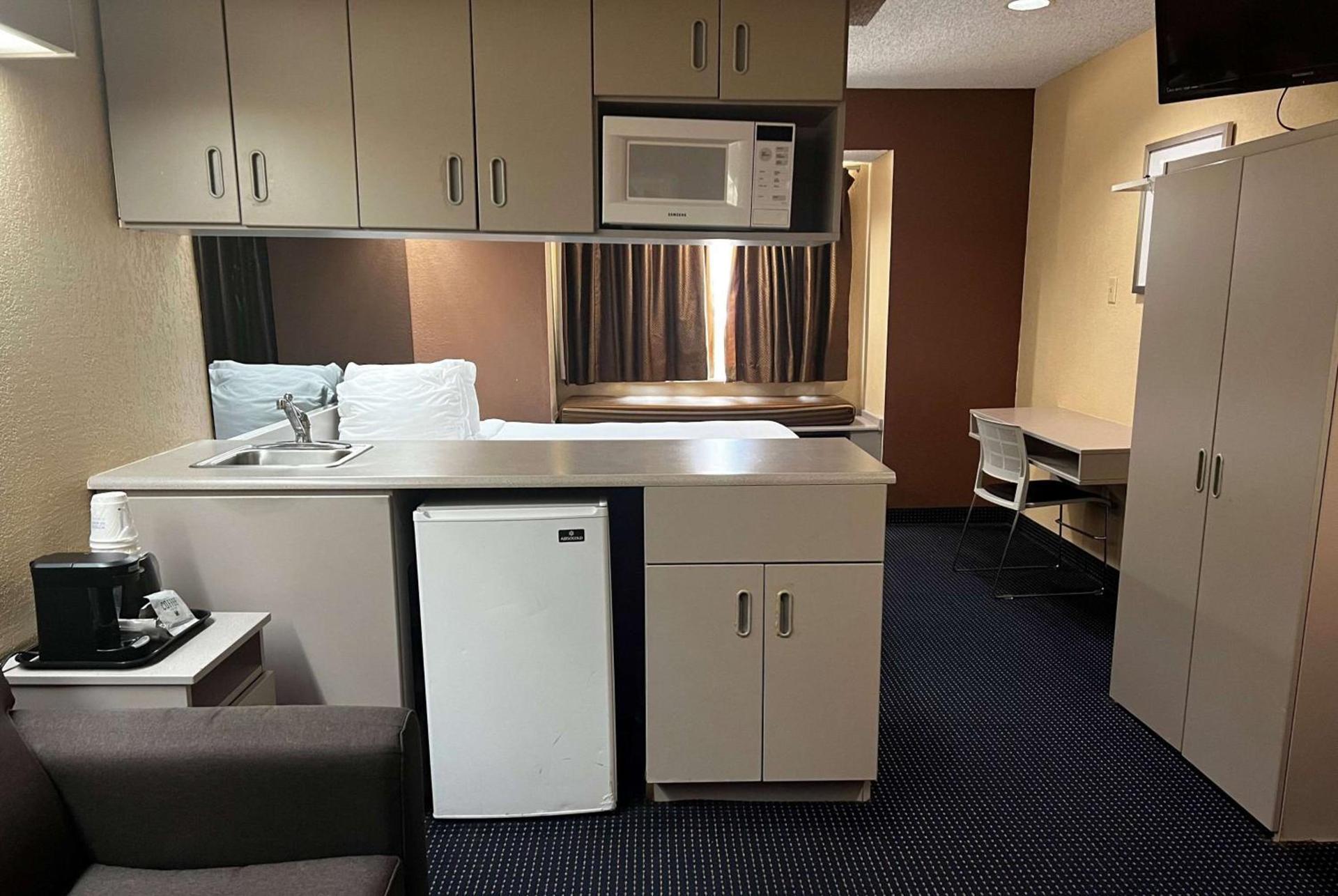Microtel Inn & Suites by Wyndham Houston/Webster/Nasa/Clearlake photo 12