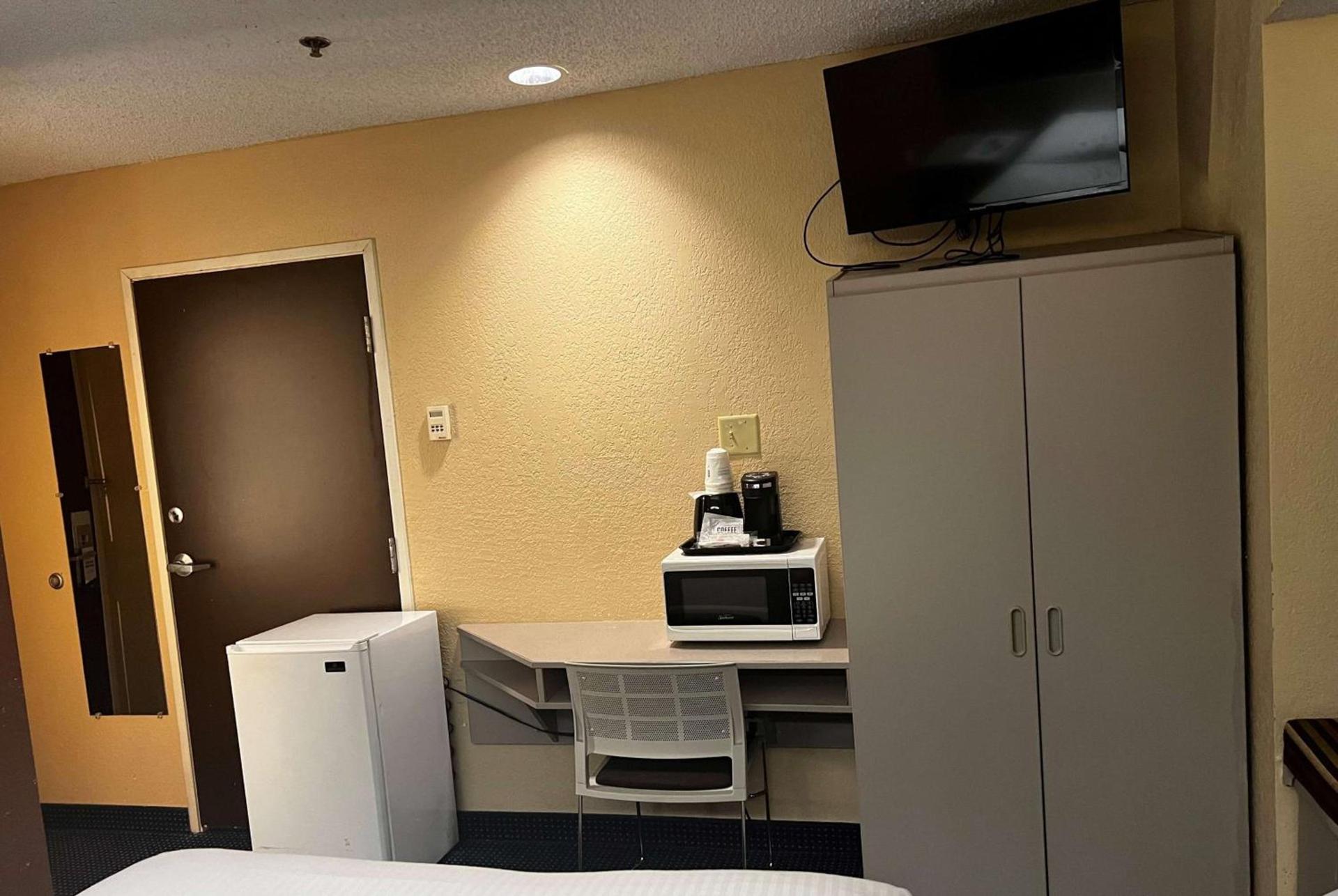 Microtel Inn & Suites by Wyndham Houston/Webster/Nasa/Clearlake photo 13