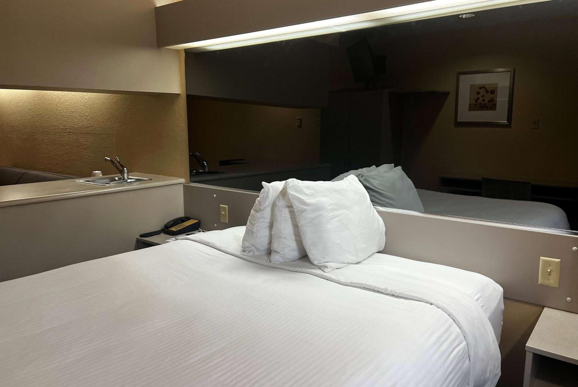 Microtel Inn & Suites by Wyndham Houston/Webster/Nasa/Clearlake photo 18