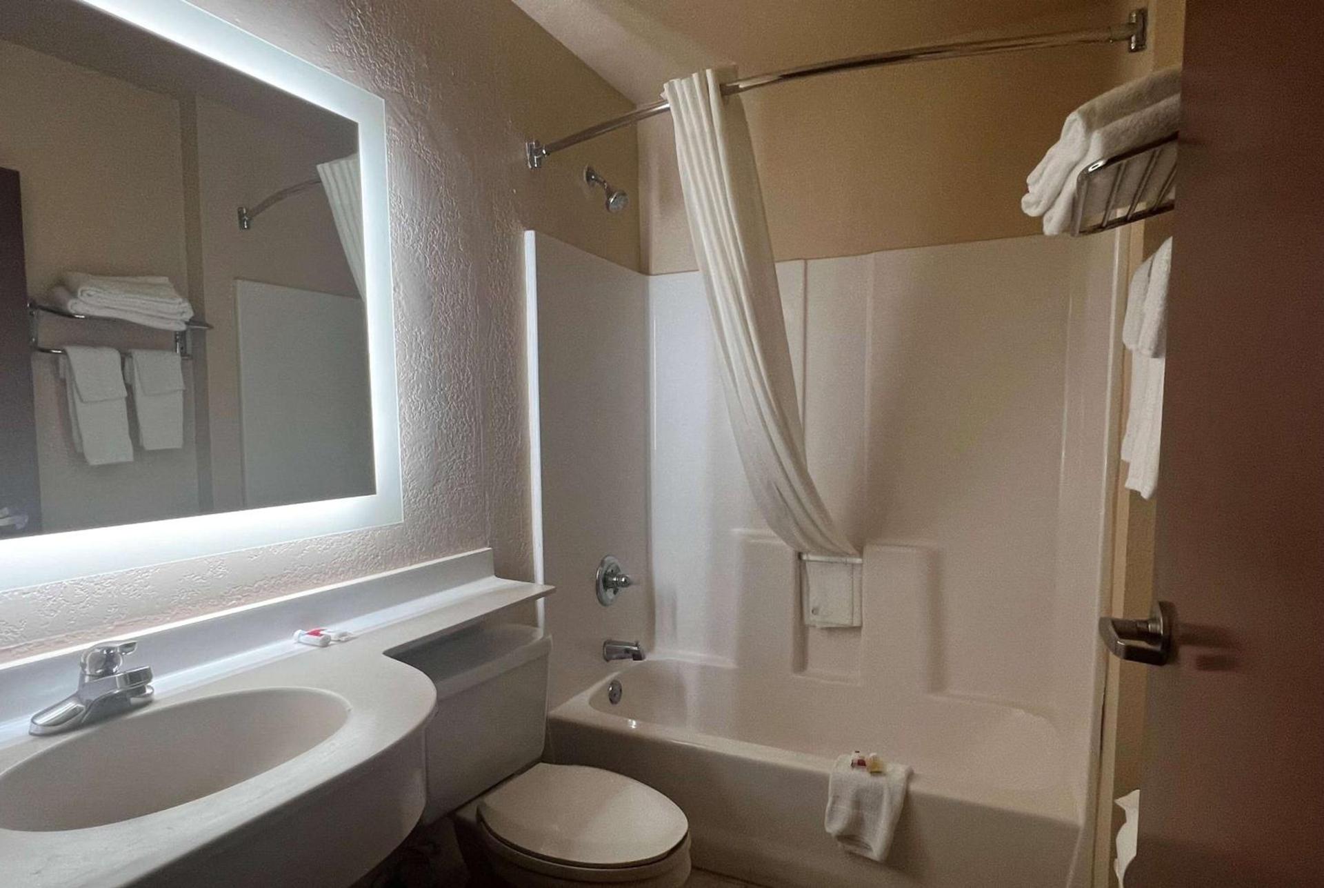 Microtel Inn & Suites by Wyndham Houston/Webster/Nasa/Clearlake photo 19