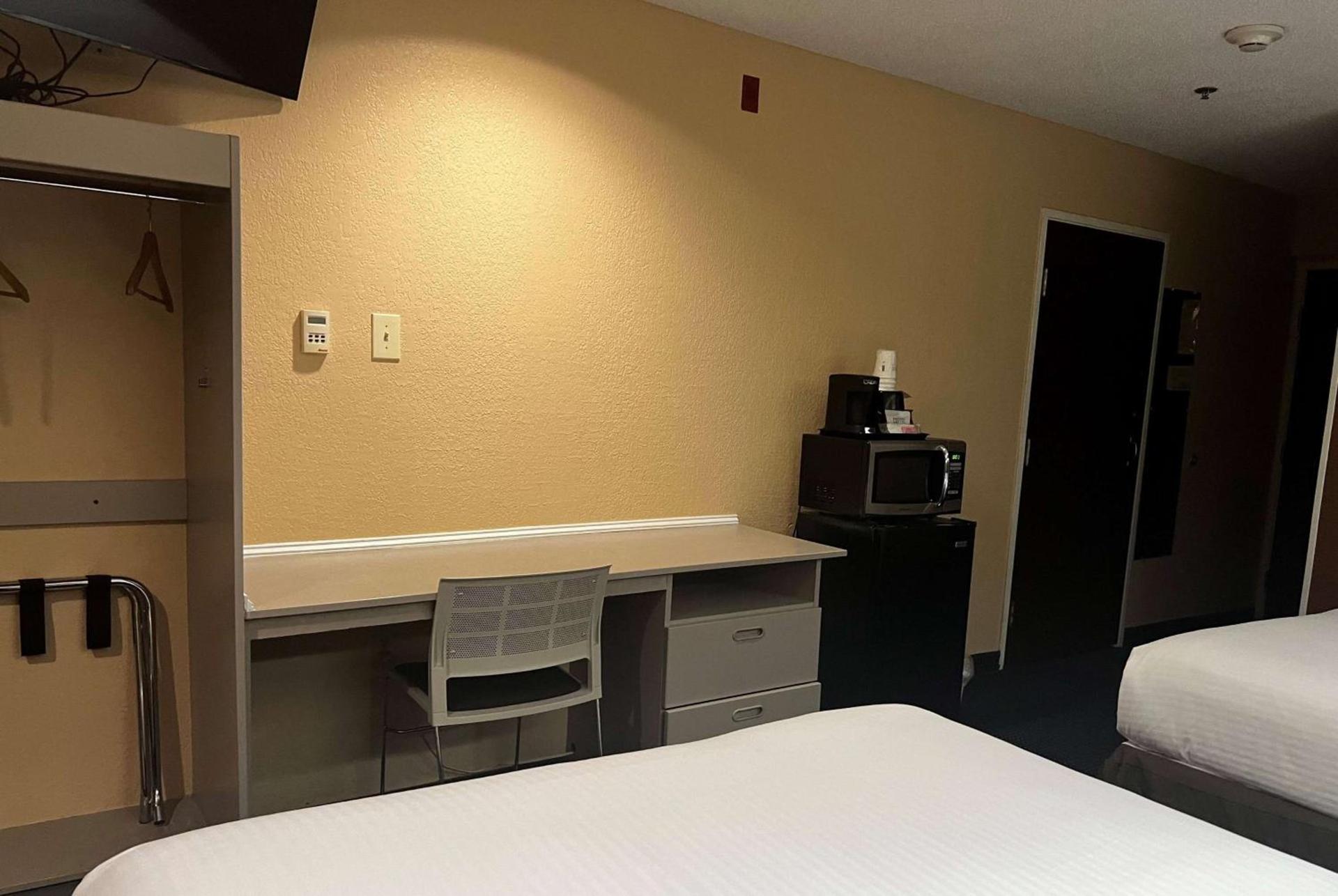 Microtel Inn & Suites by Wyndham Houston/Webster/Nasa/Clearlake photo 20