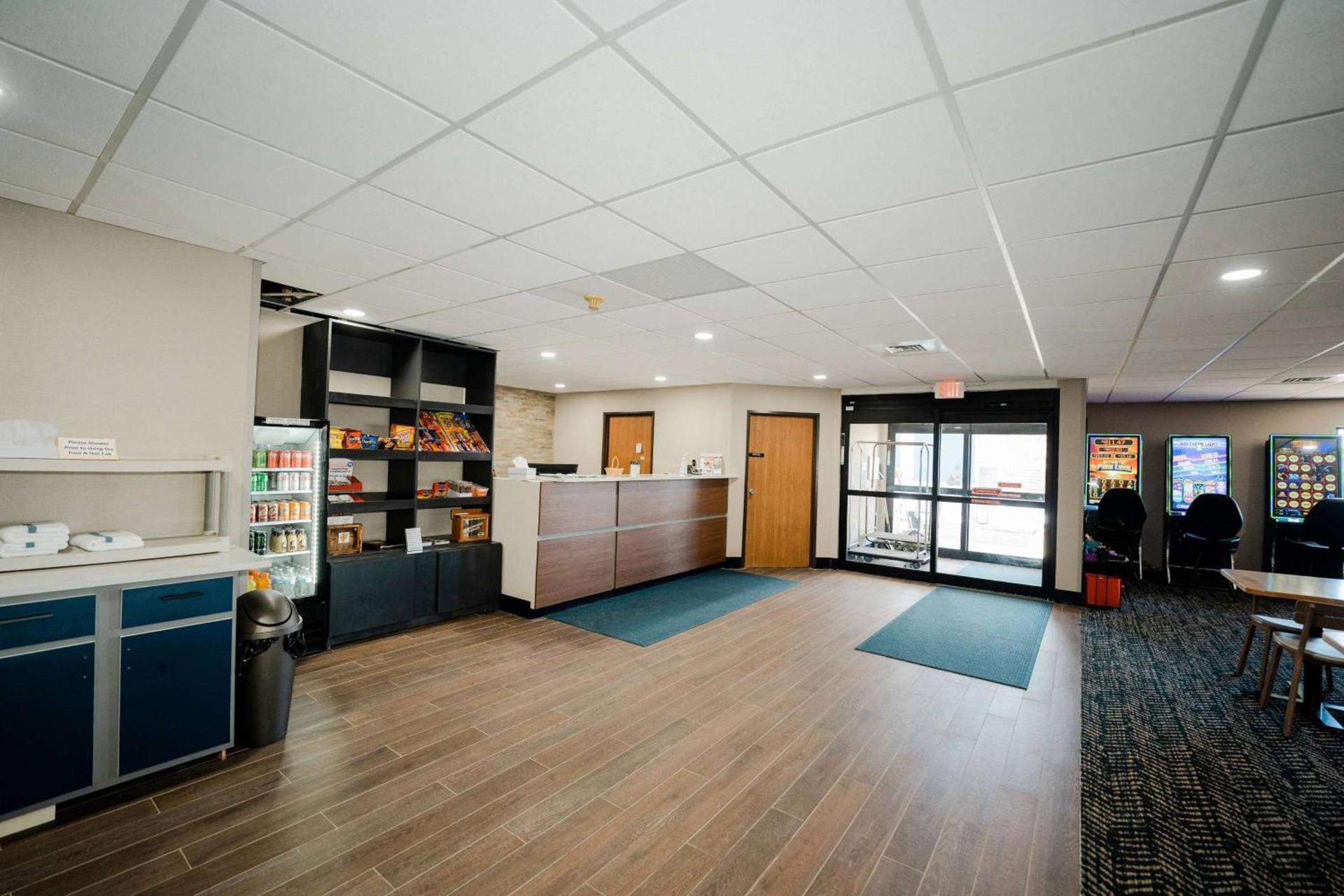 AmericInn by Wyndham Tomahawk photo 6