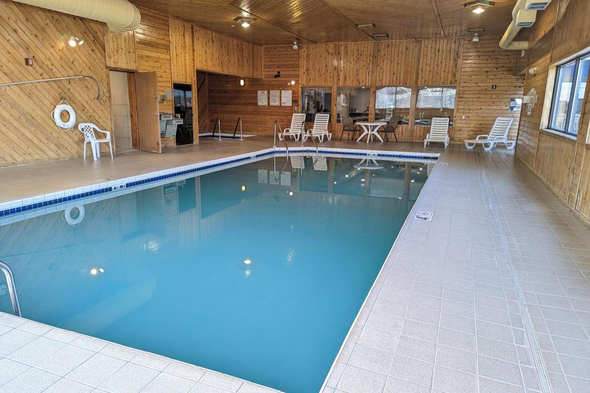 AmericInn by Wyndham Tomahawk photo 7