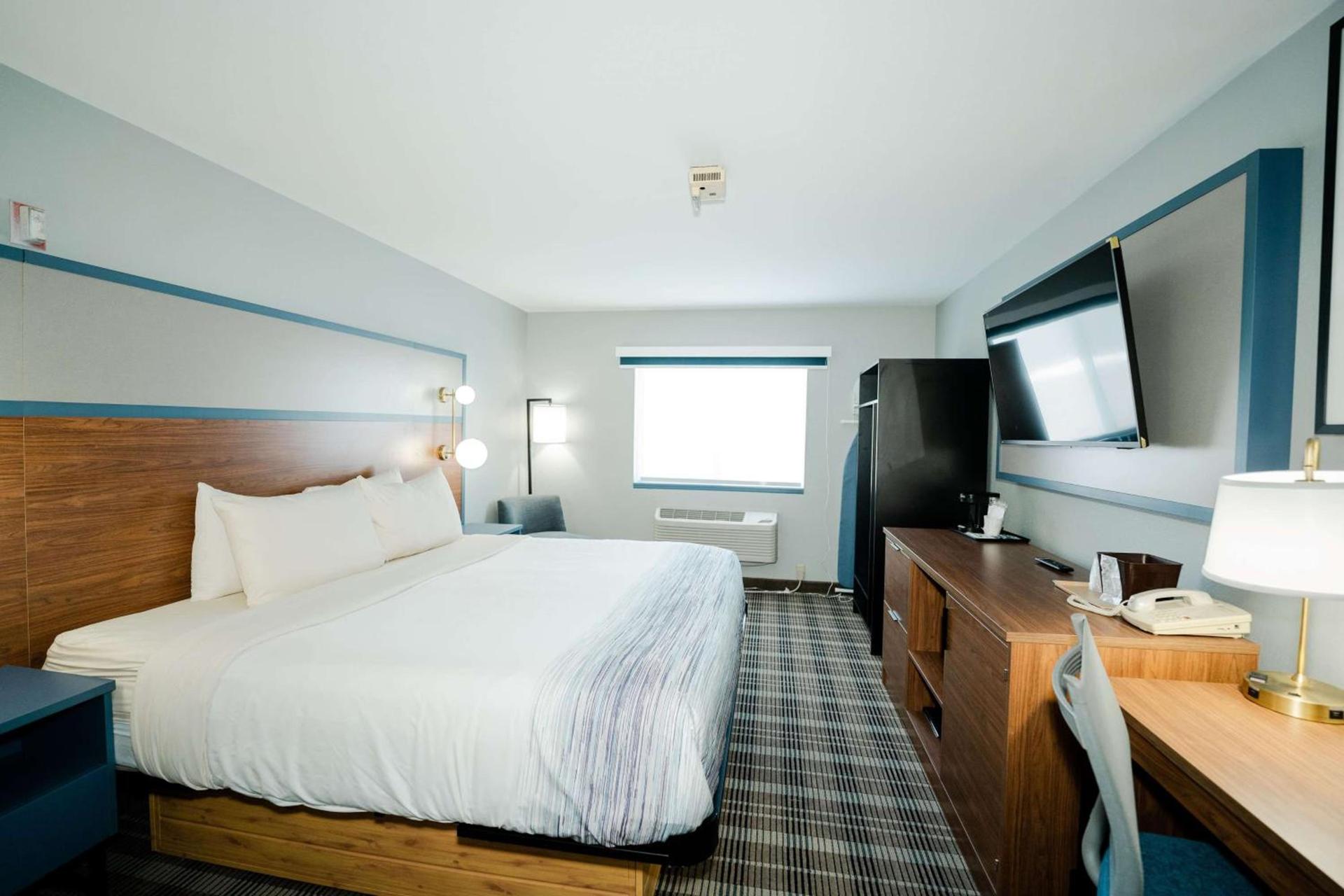 AmericInn by Wyndham Tomahawk photo 9