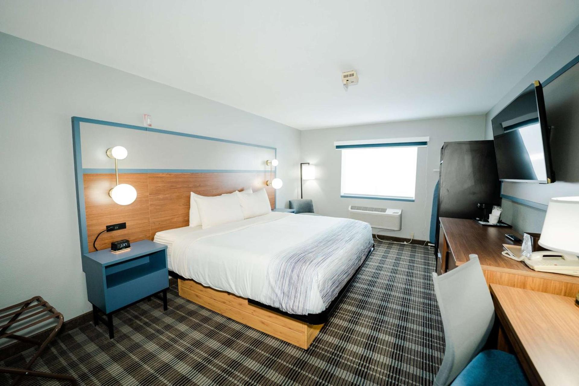 AmericInn by Wyndham Tomahawk photo 12