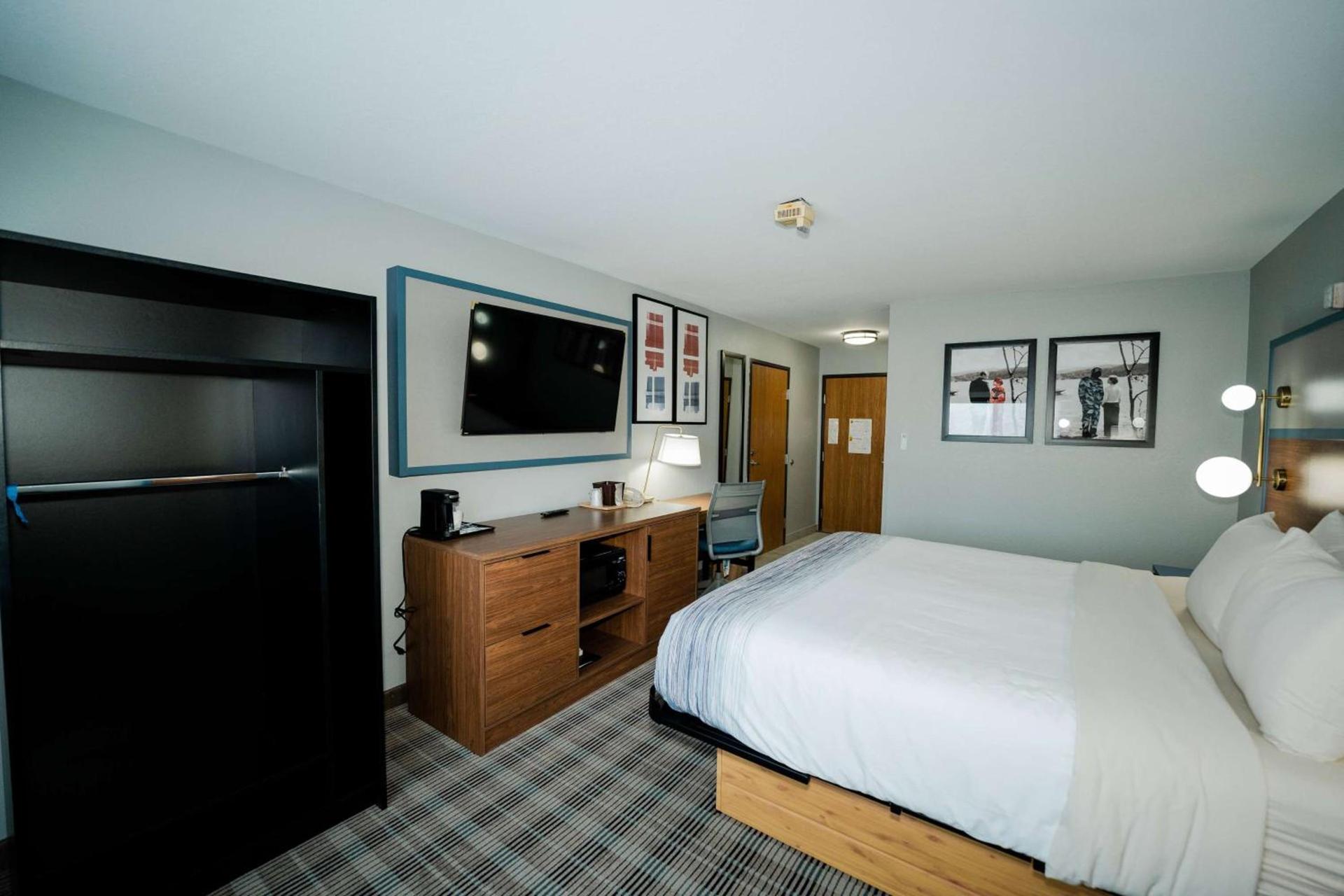AmericInn by Wyndham Tomahawk photo 14