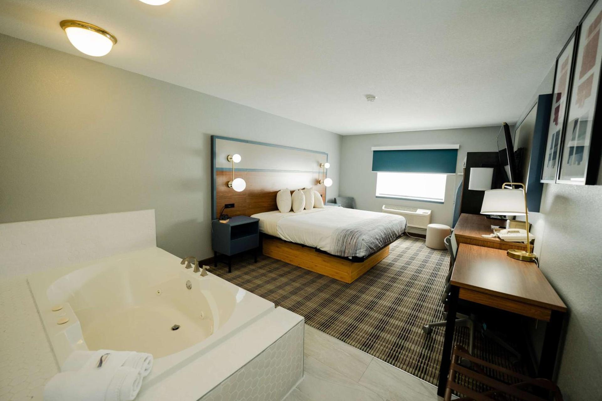 AmericInn by Wyndham Tomahawk photo 22