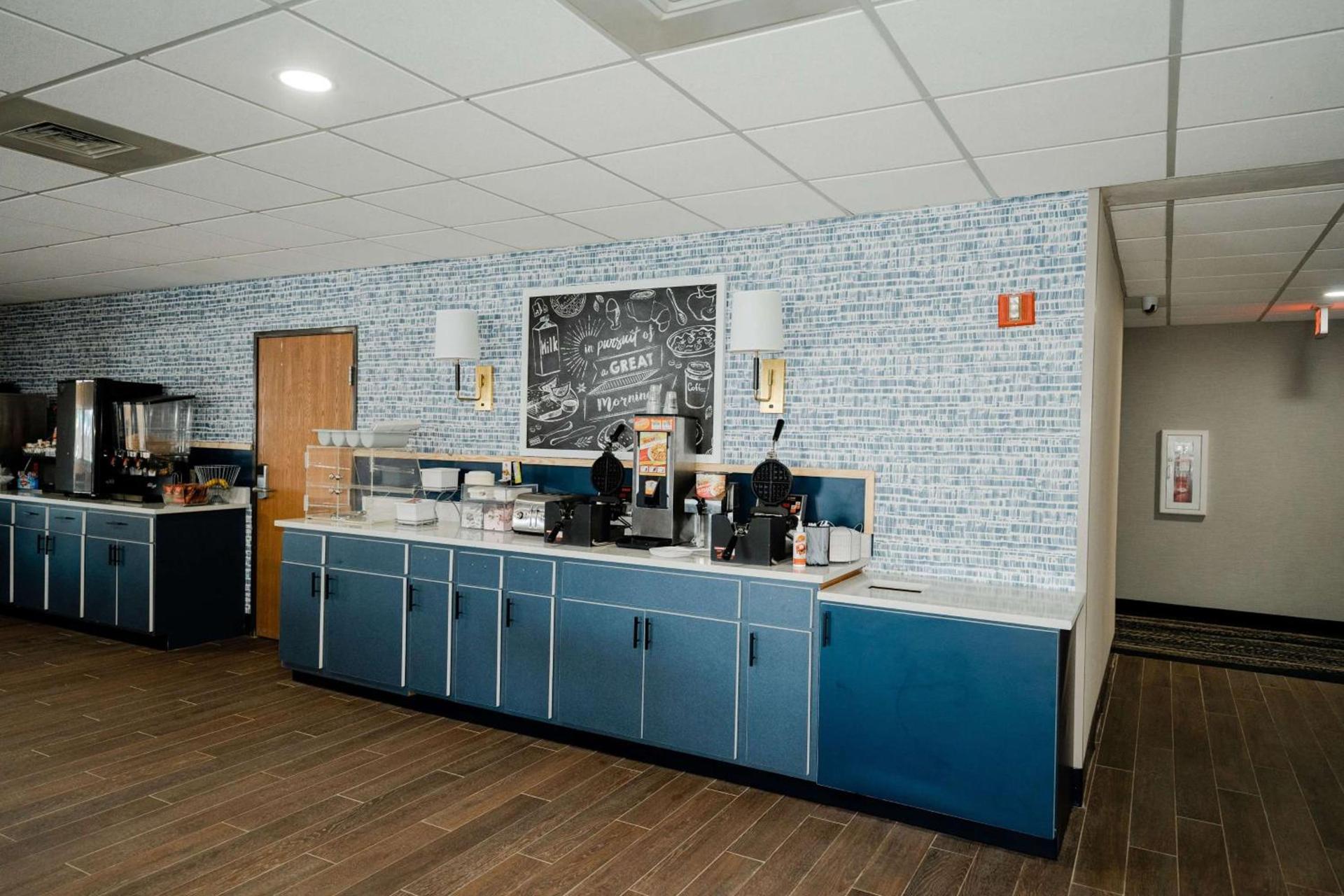 AmericInn by Wyndham Tomahawk photo 35