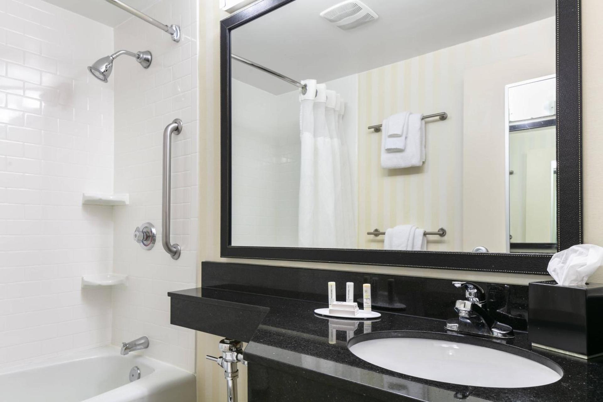 Chester Inn & Suites photo 14