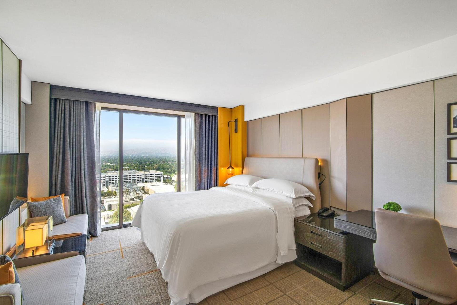 Sheraton Universal photo 16