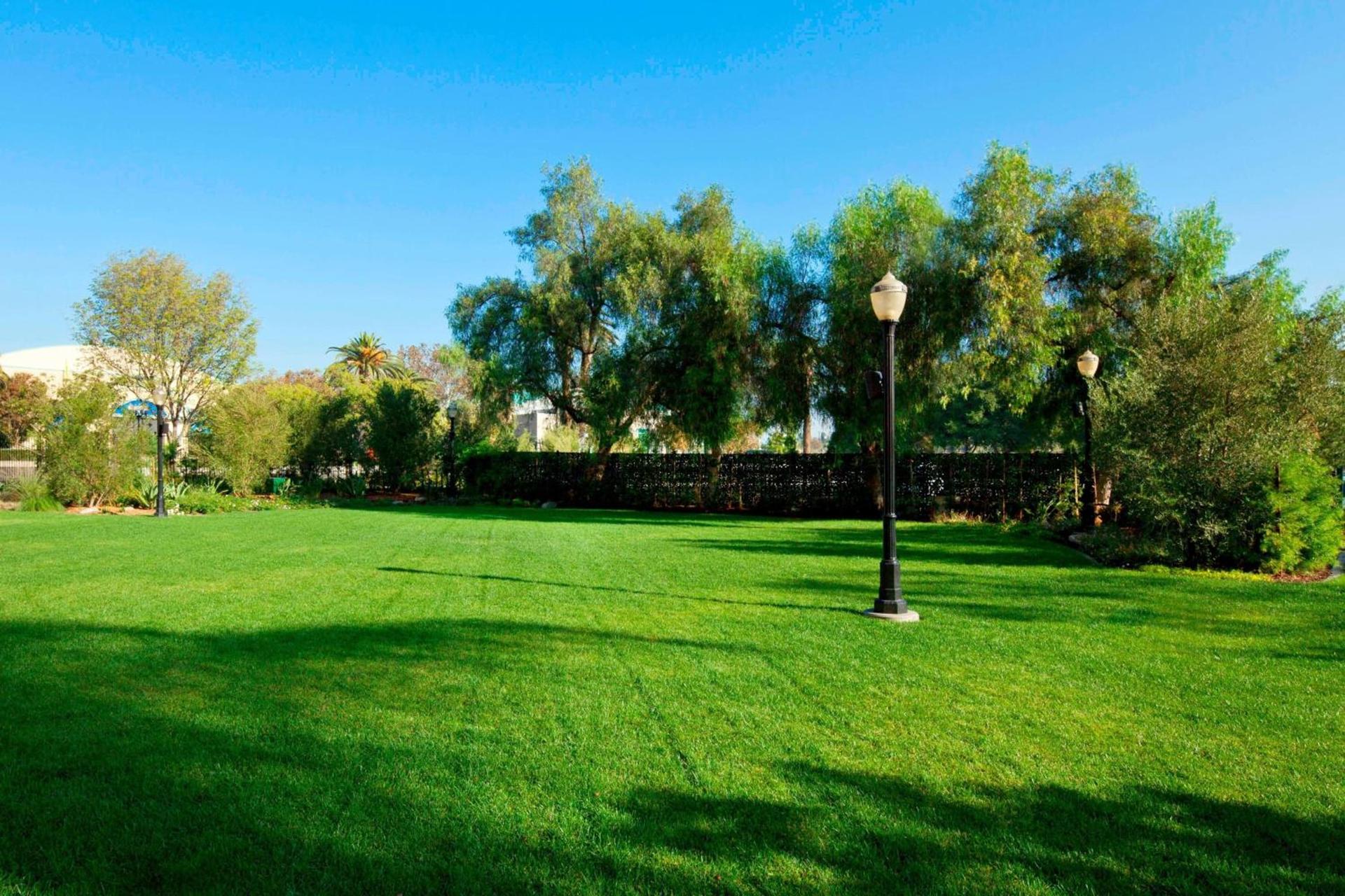 Sheraton Fairplex Suites & Conference Center photo 12