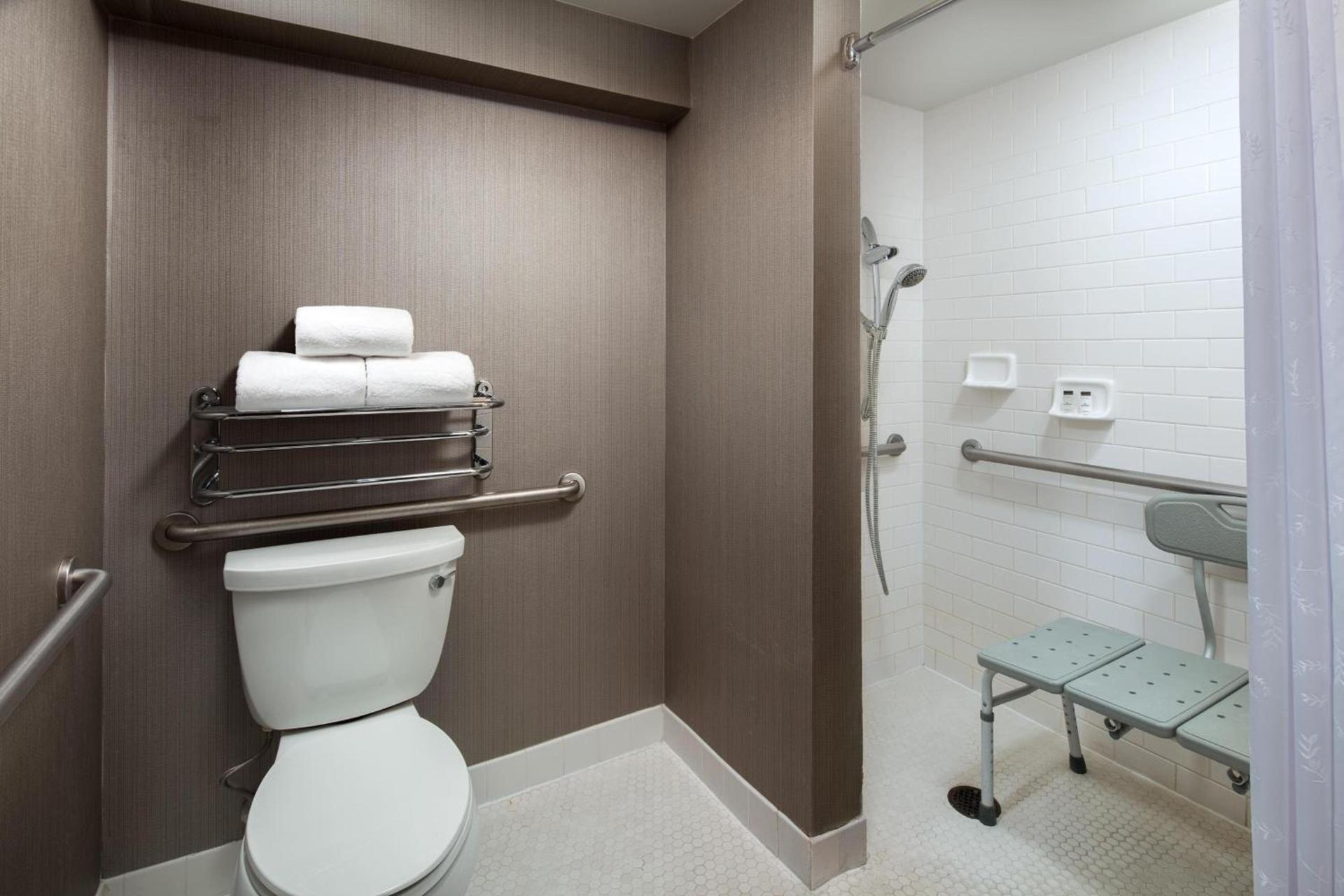 Sheraton Fairplex Suites & Conference Center photo 11