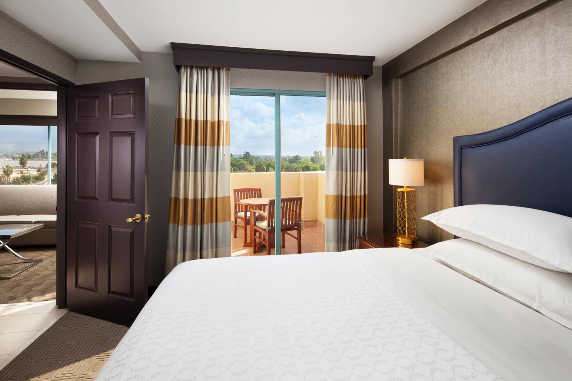 Sheraton Fairplex Suites & Conference Center photo 5