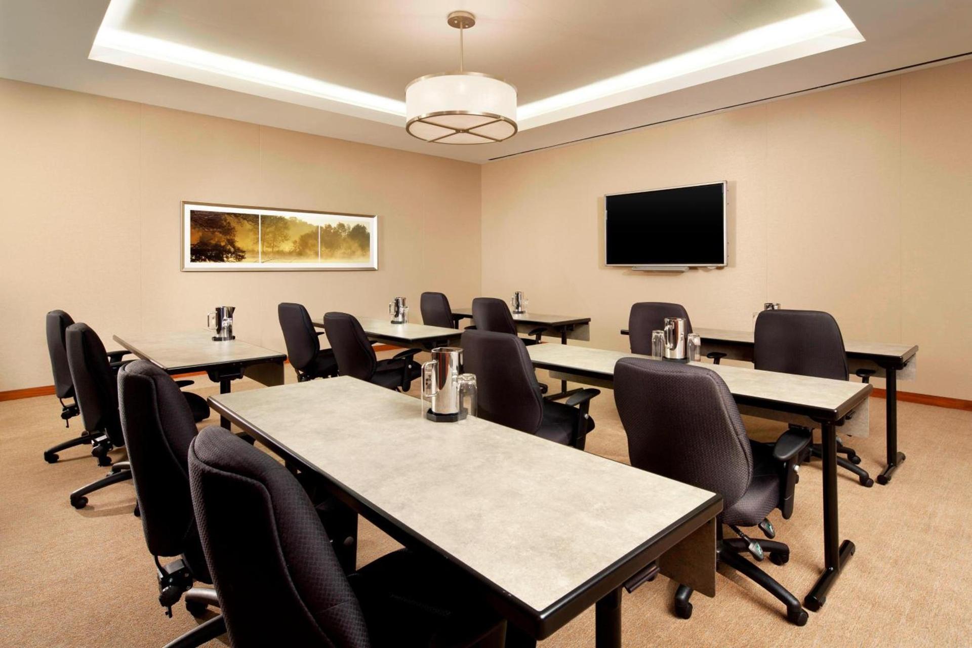 Sheraton Fairplex Suites & Conference Center photo 22