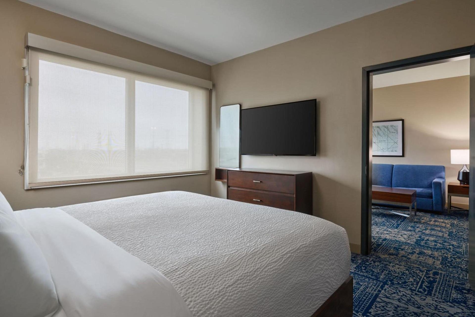 Four Points by Sheraton Houston Intercontinental Airport photo 3