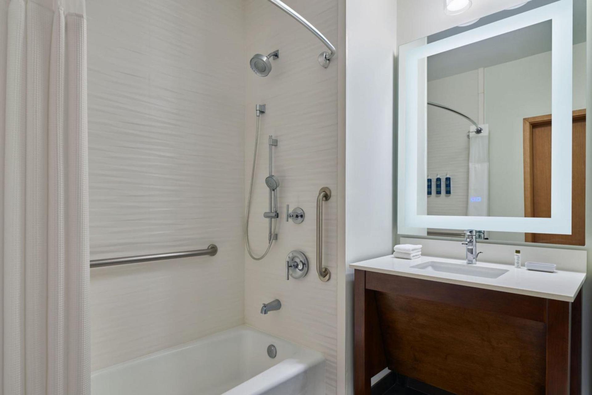 Four Points by Sheraton Houston Intercontinental Airport photo 13