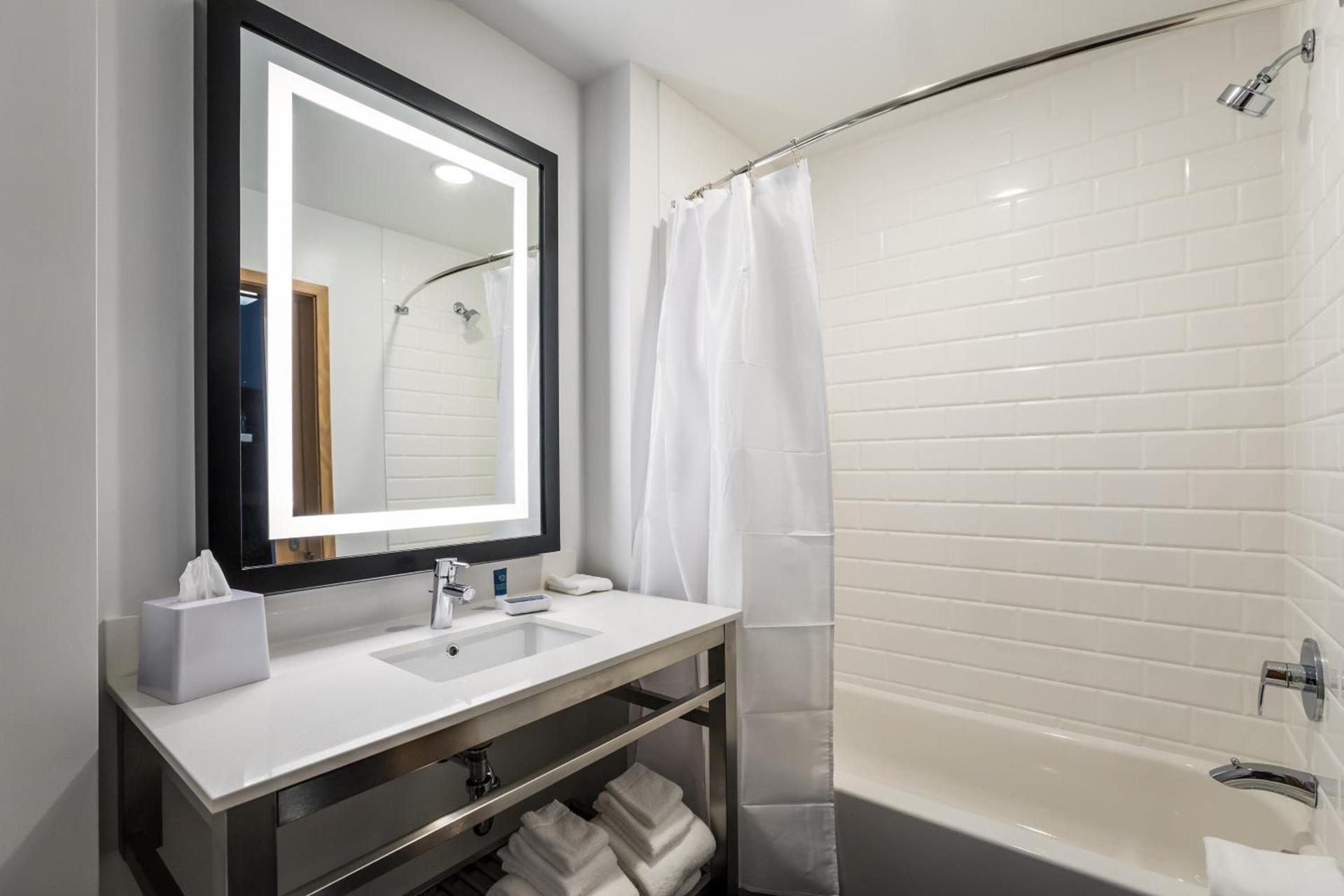 Four Points by Sheraton Elkhart photo 23