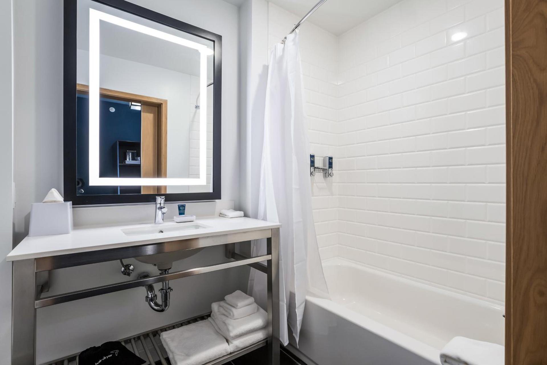 Four Points by Sheraton Elkhart photo 25