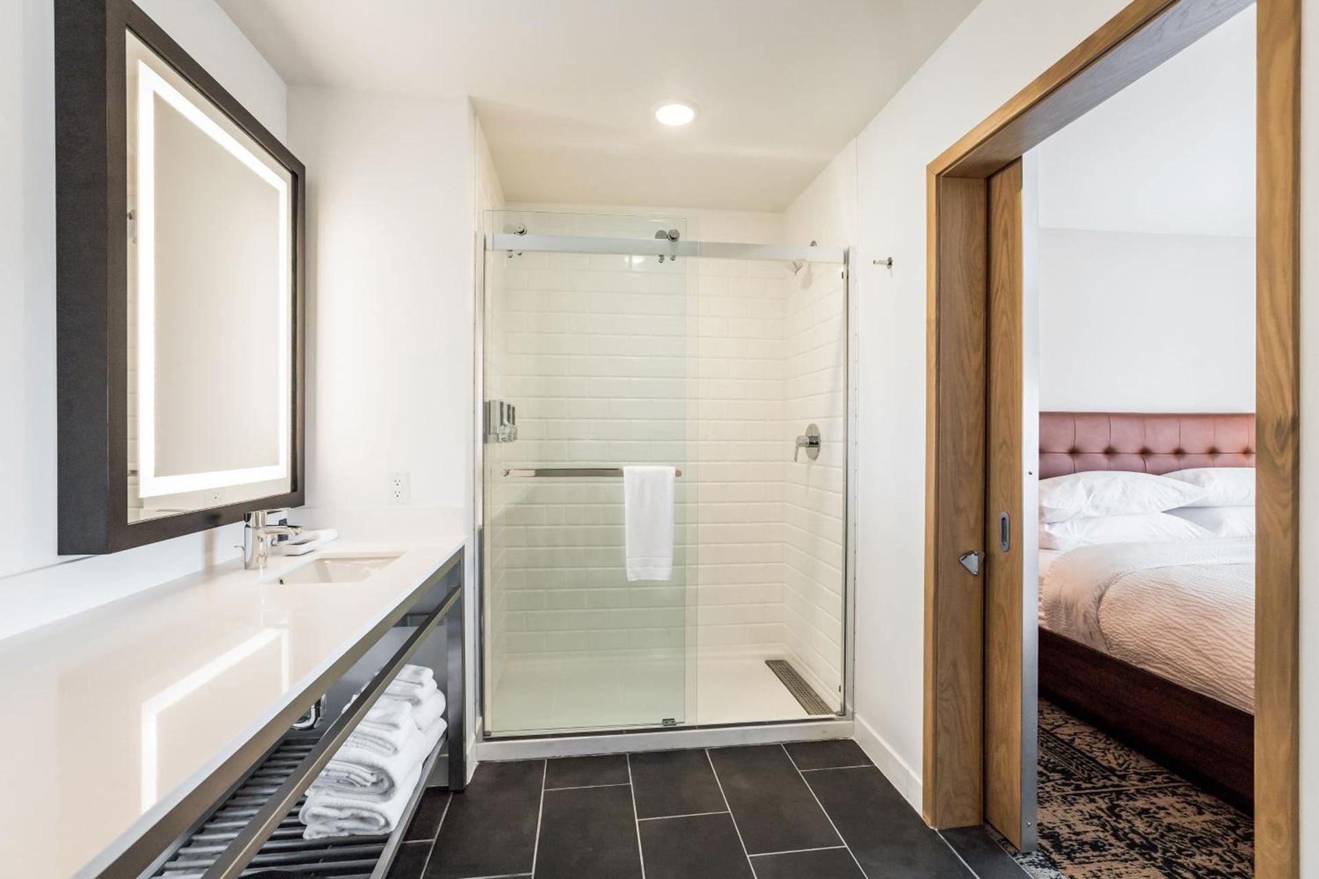 Four Points by Sheraton Elkhart photo 36
