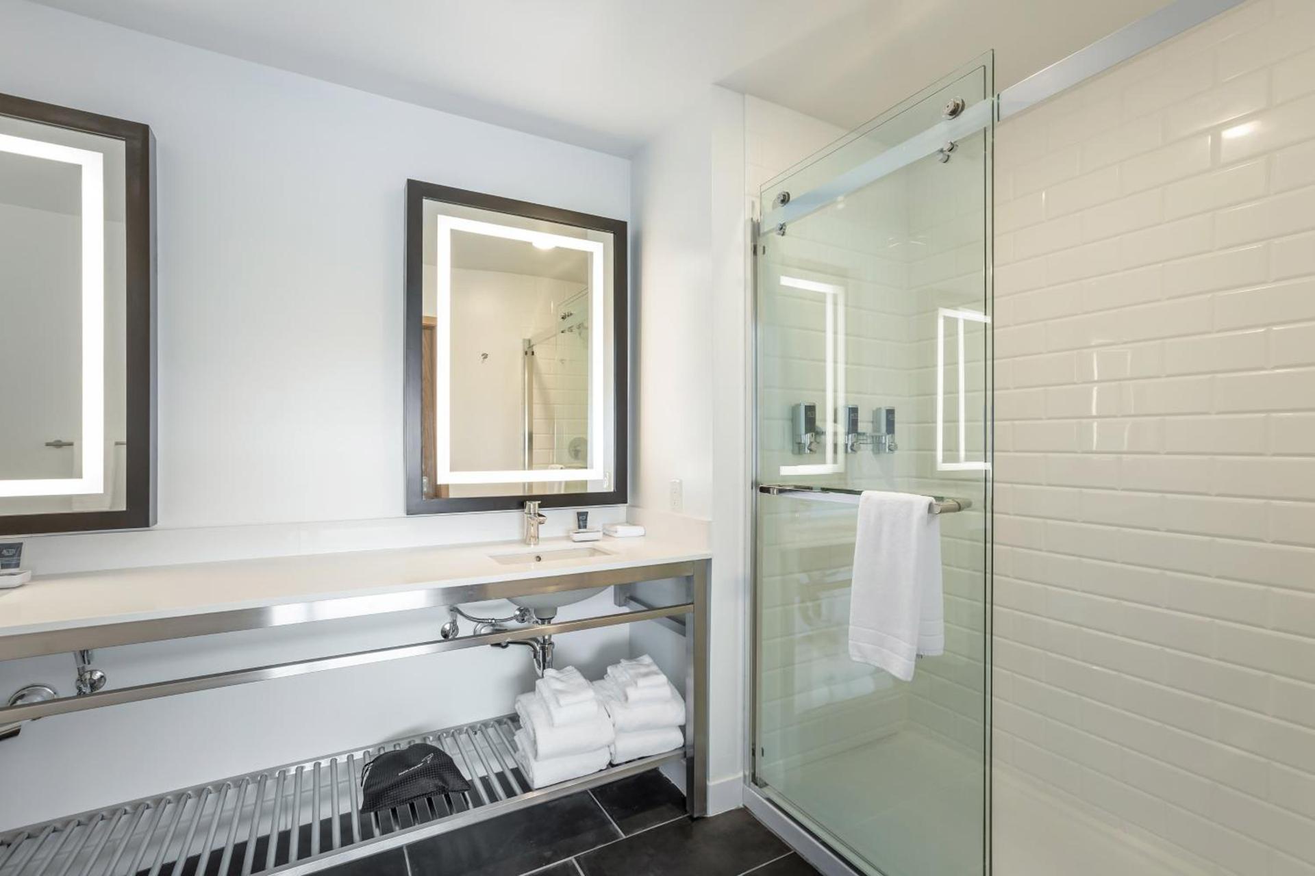 Four Points by Sheraton Elkhart photo 37