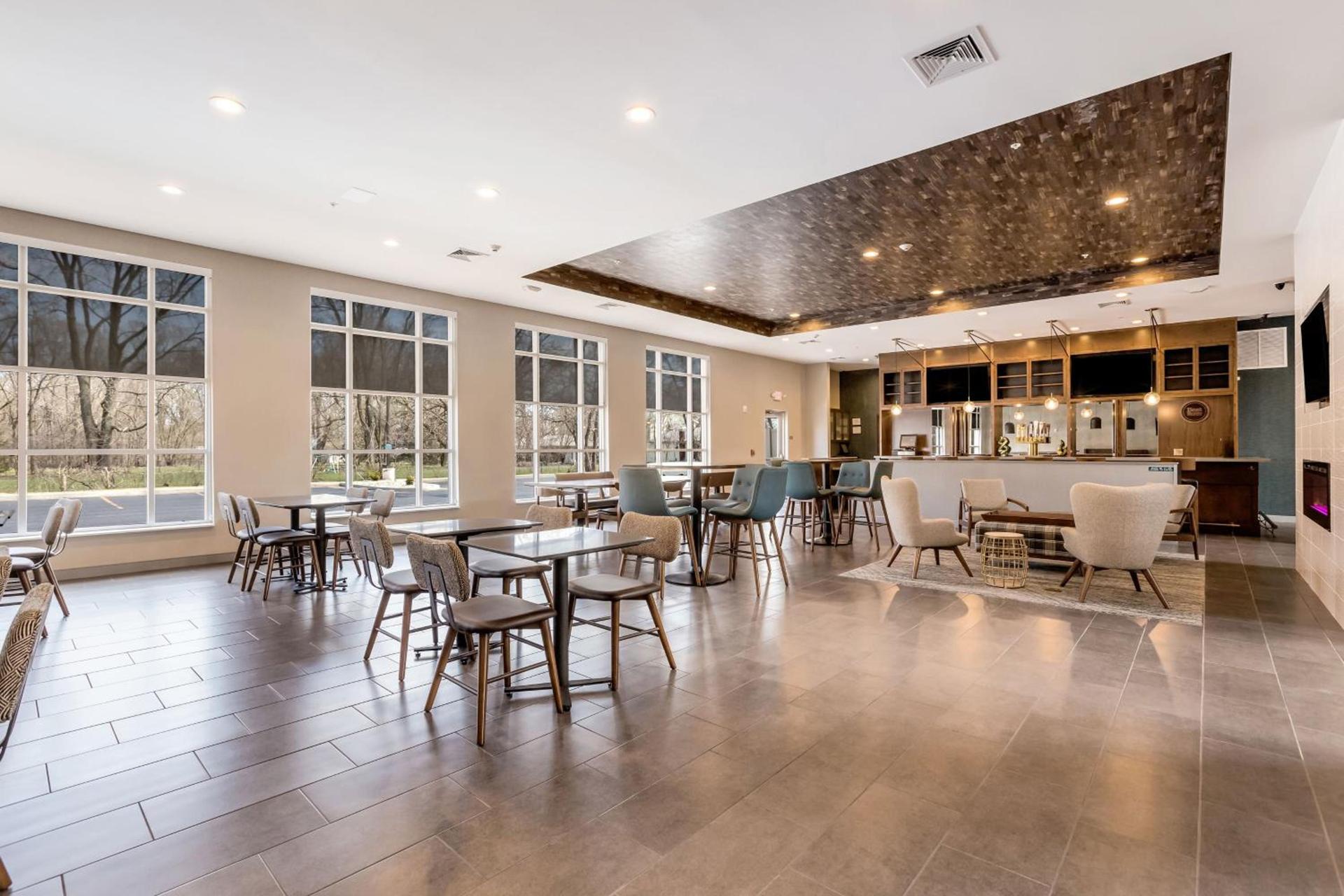 Four Points by Sheraton Elkhart photo 39