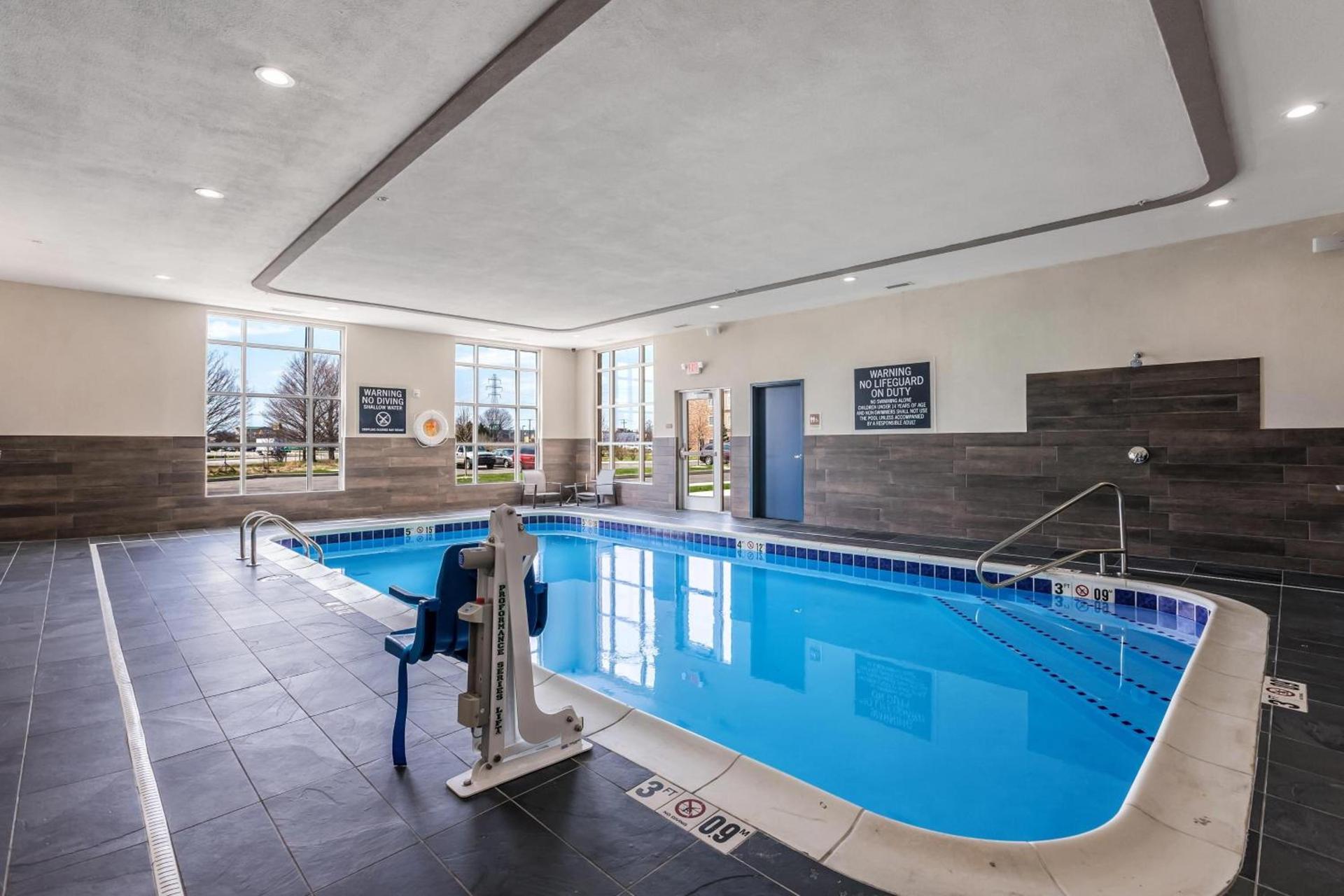 Four Points by Sheraton Elkhart photo 42