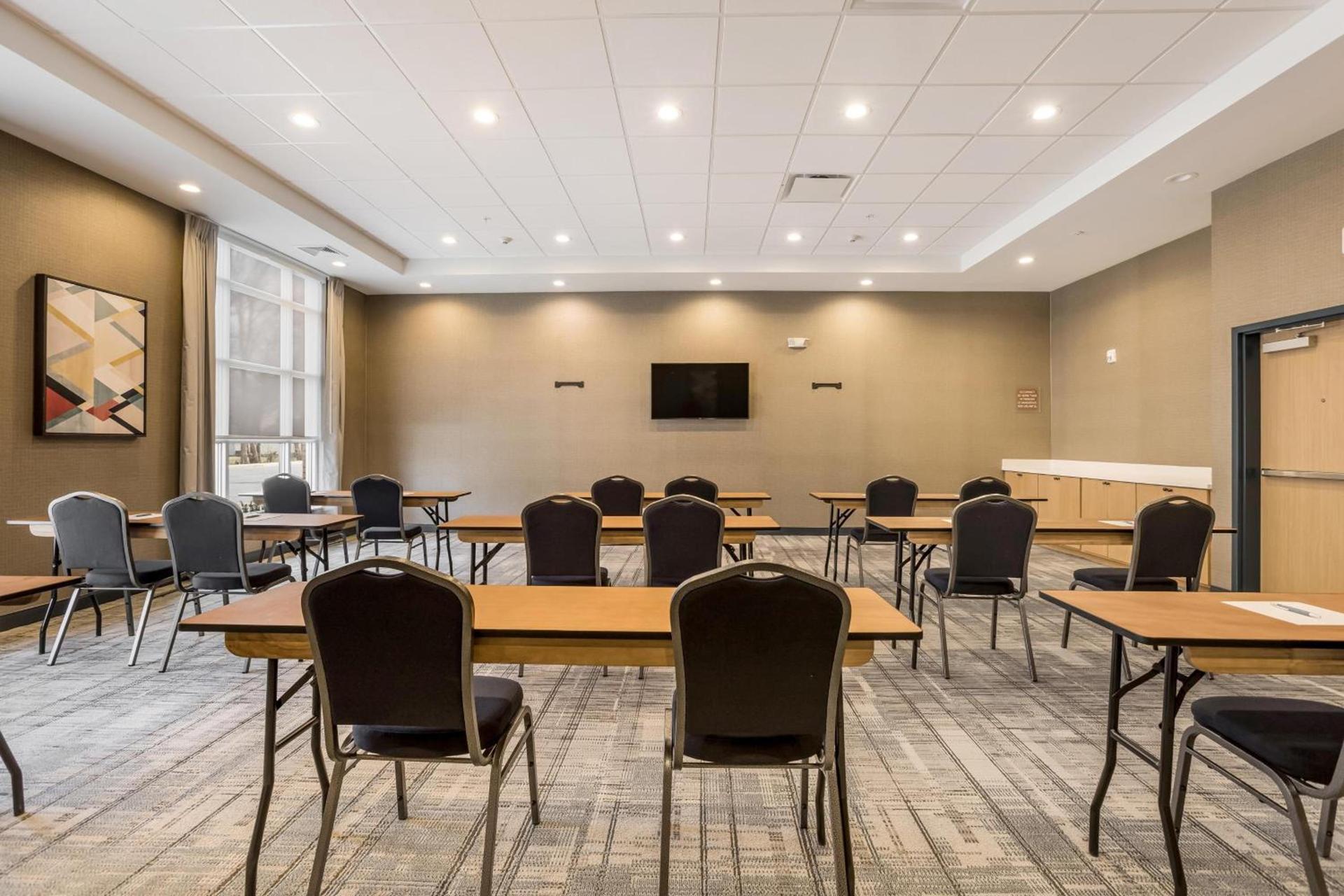 Four Points by Sheraton Elkhart photo 47