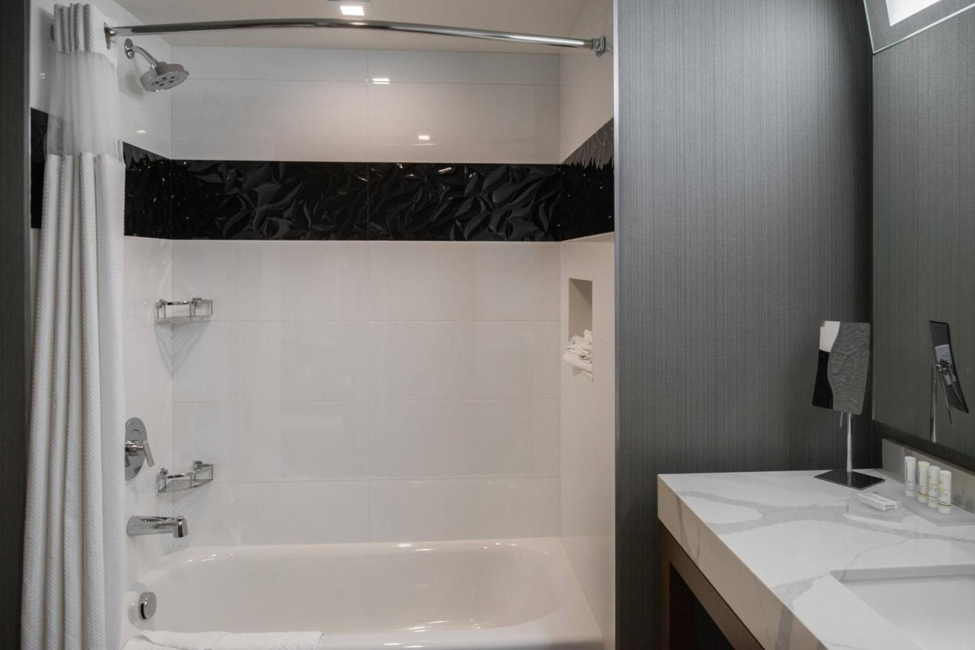 Courtyard by Marriott Temecula Murrieta photo 11
