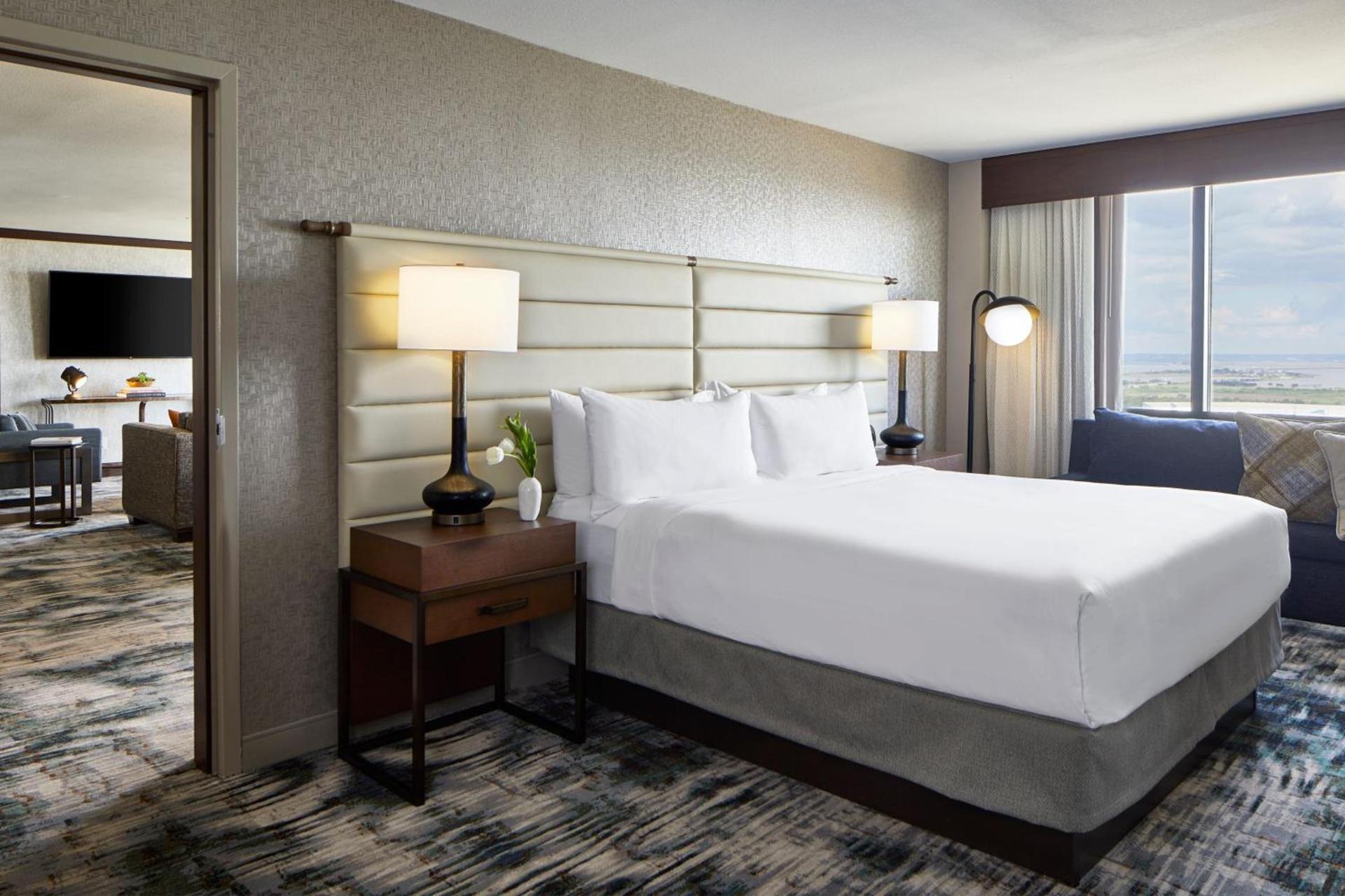 Renaissance Mobile Riverview Plaza Hotel photo 17