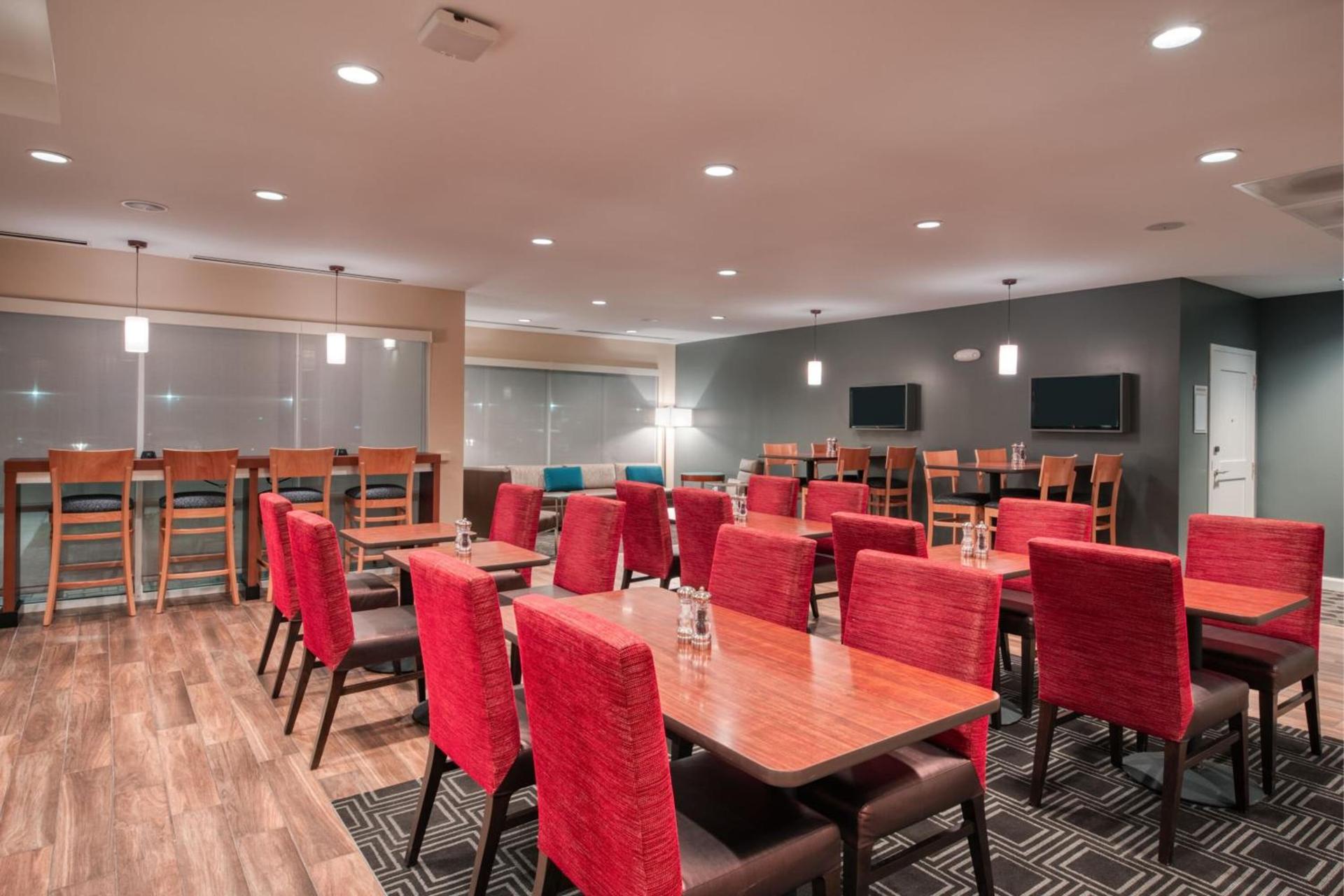 TownePlace Suites by Marriott Indianapolis Airport photo 34