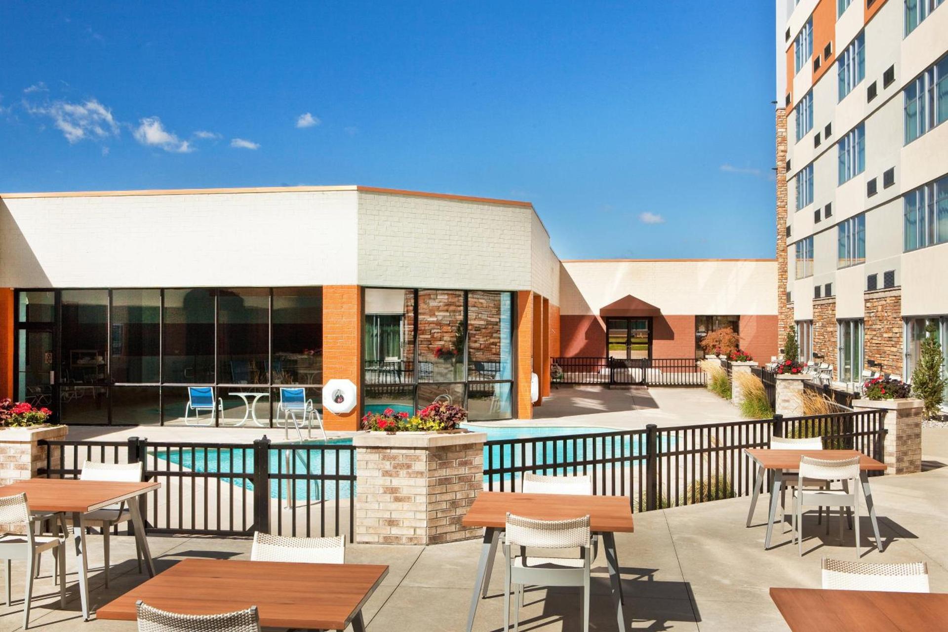 Four Points By Sheraton - Saginaw photo 2