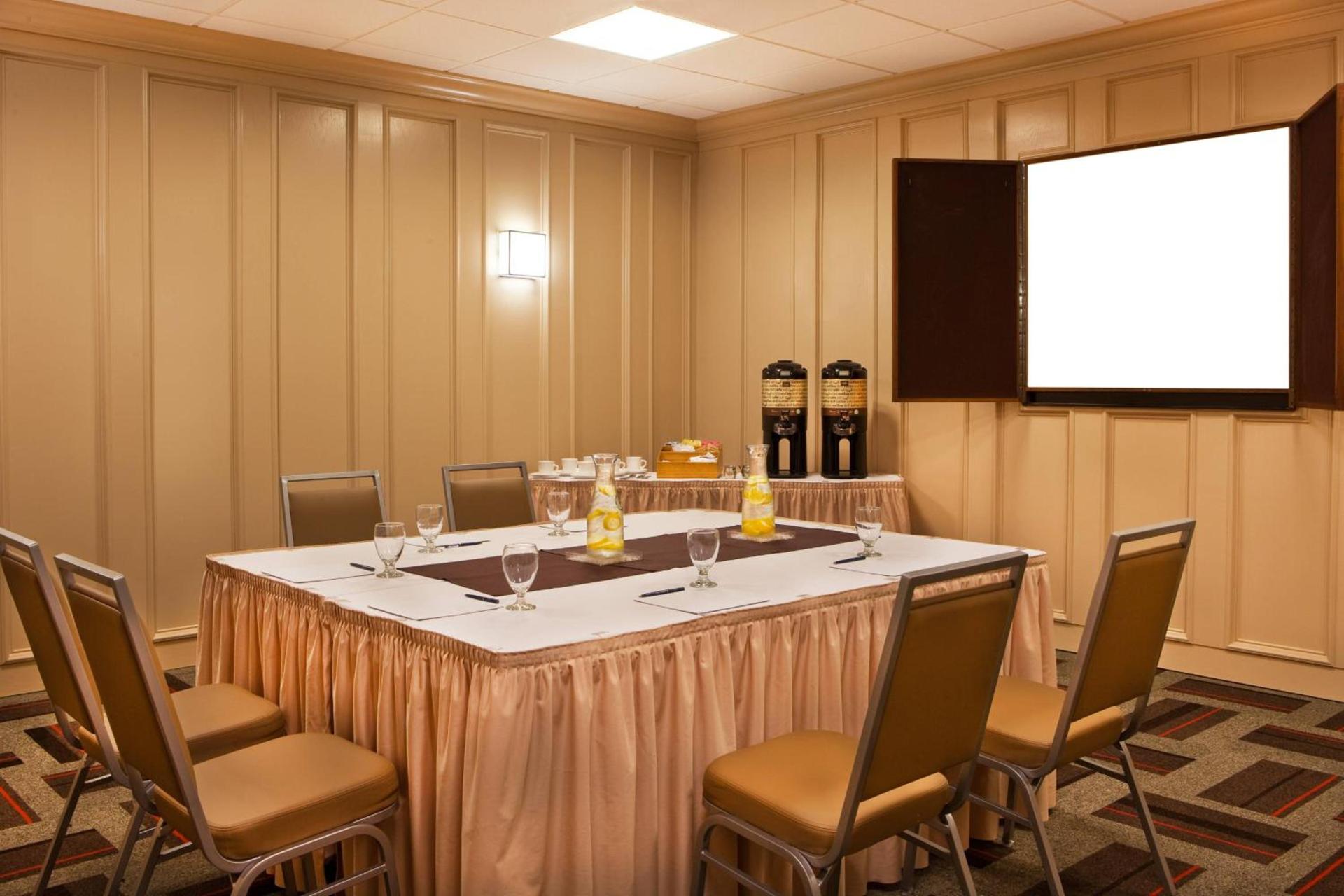 Four Points By Sheraton - Saginaw photo 25