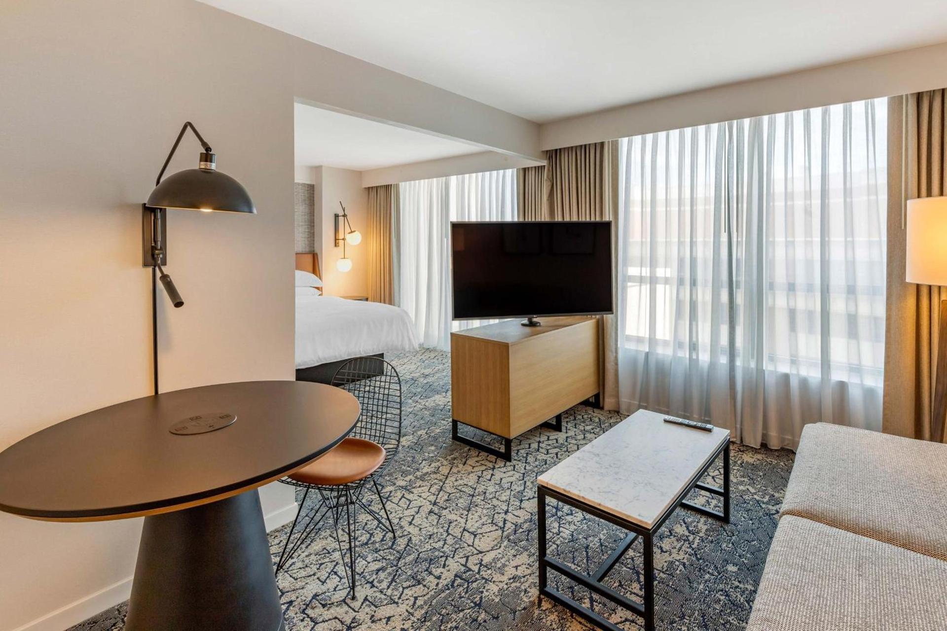 Sheraton Suites Old Town Alexandria photo 13