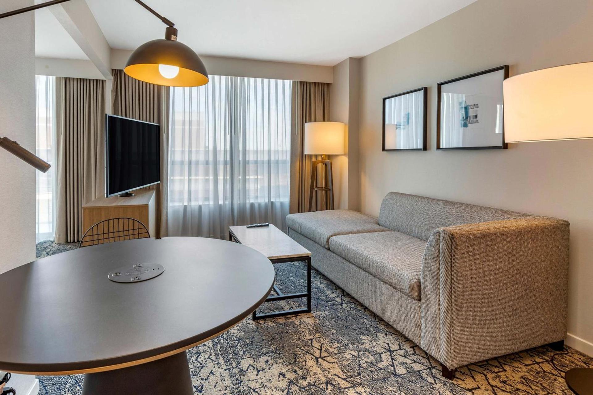 Sheraton Suites Old Town Alexandria photo 10