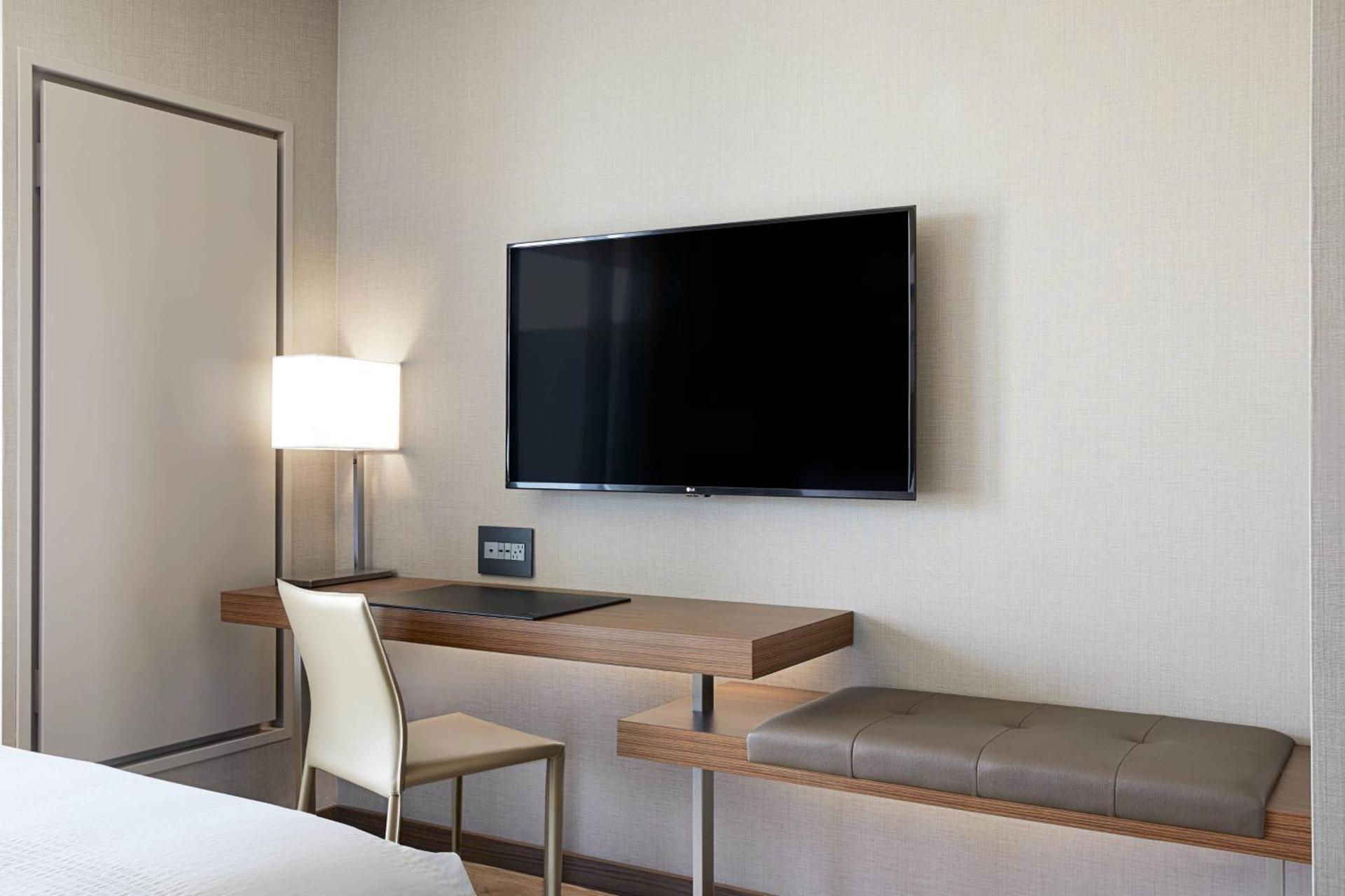 AC Hotel by Marriott Irvine photo 8