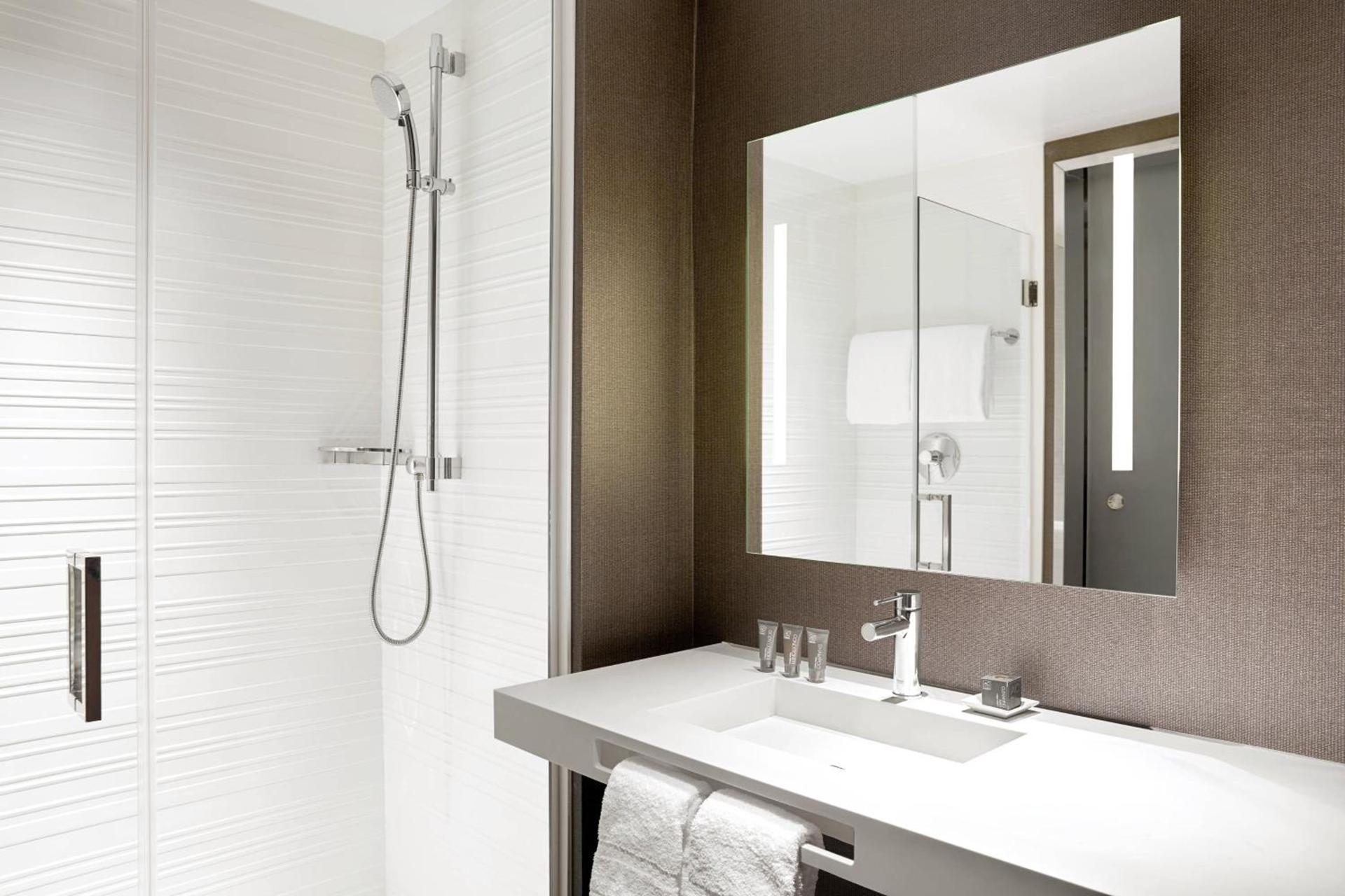 AC Hotel by Marriott Irvine photo 9