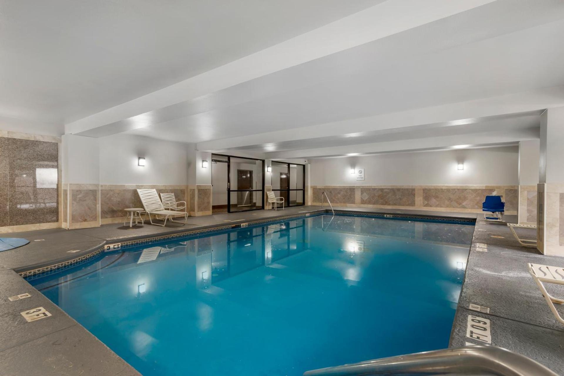 Comfort Suites Atlanta Airport photo 40
