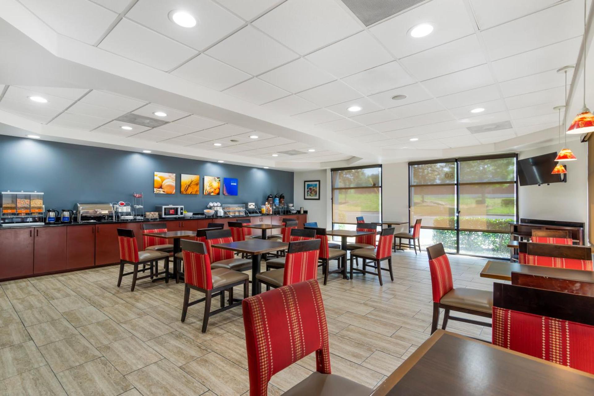Comfort Suites Atlanta Airport photo 42