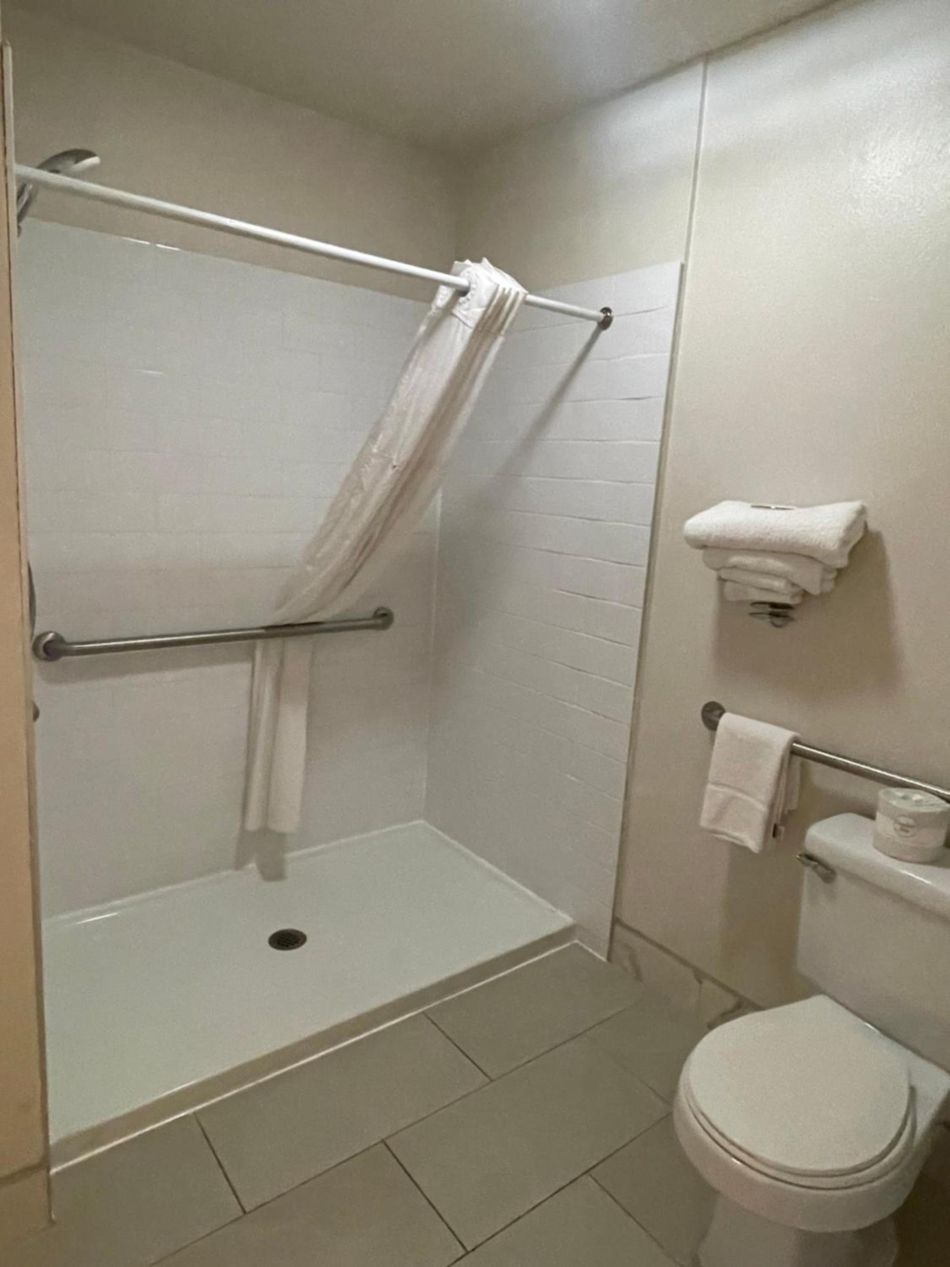 Skyway Inn - Seatac photo 21