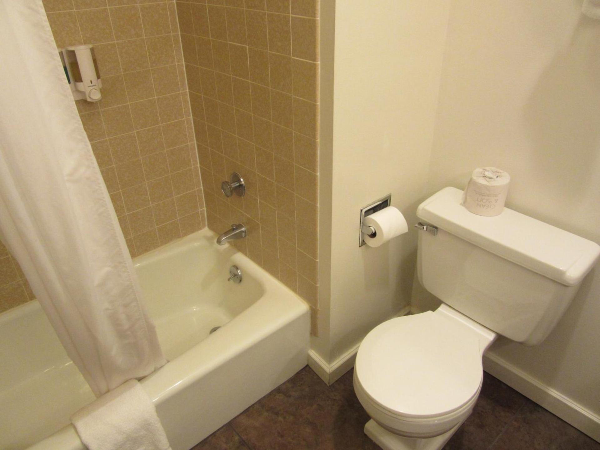 White Buffalo Hotel photo 24
