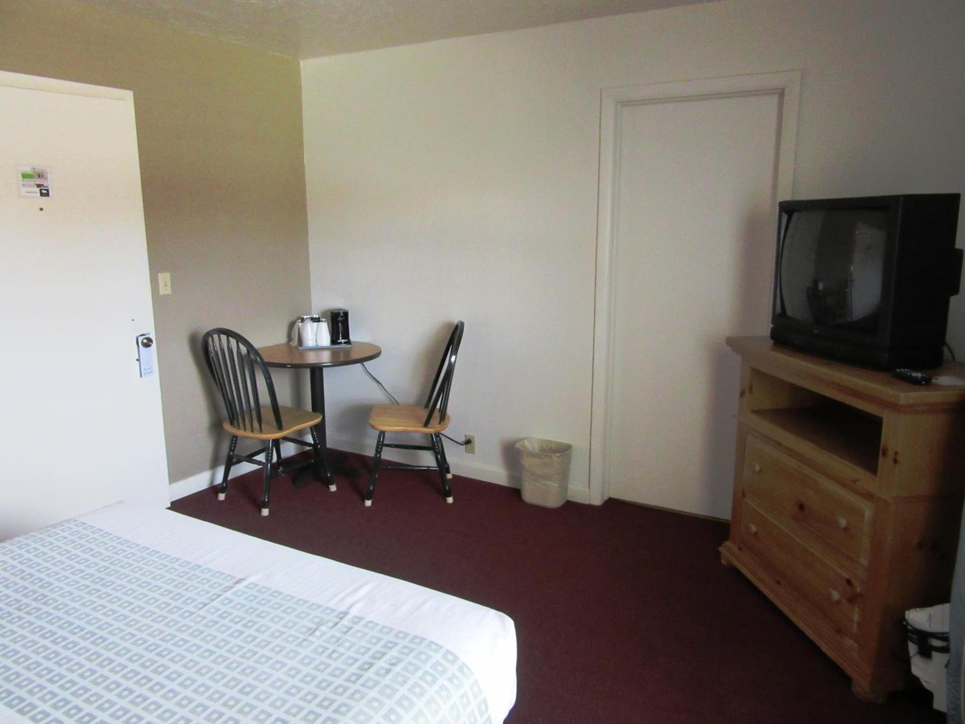 White Buffalo Hotel photo 26