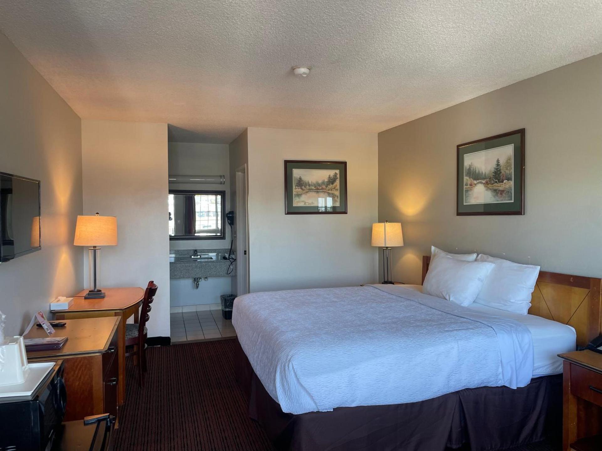Skyway Inn - Seatac photo 42