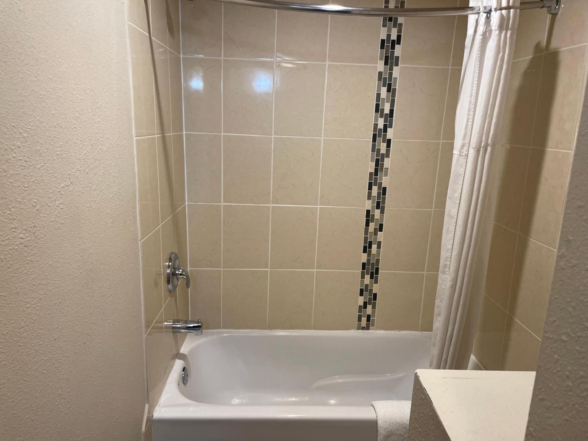 Skyway Inn - Seatac photo 41
