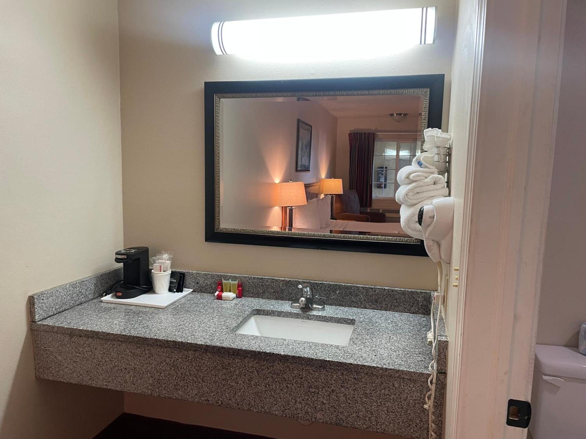 Skyway Inn - Seatac photo 49