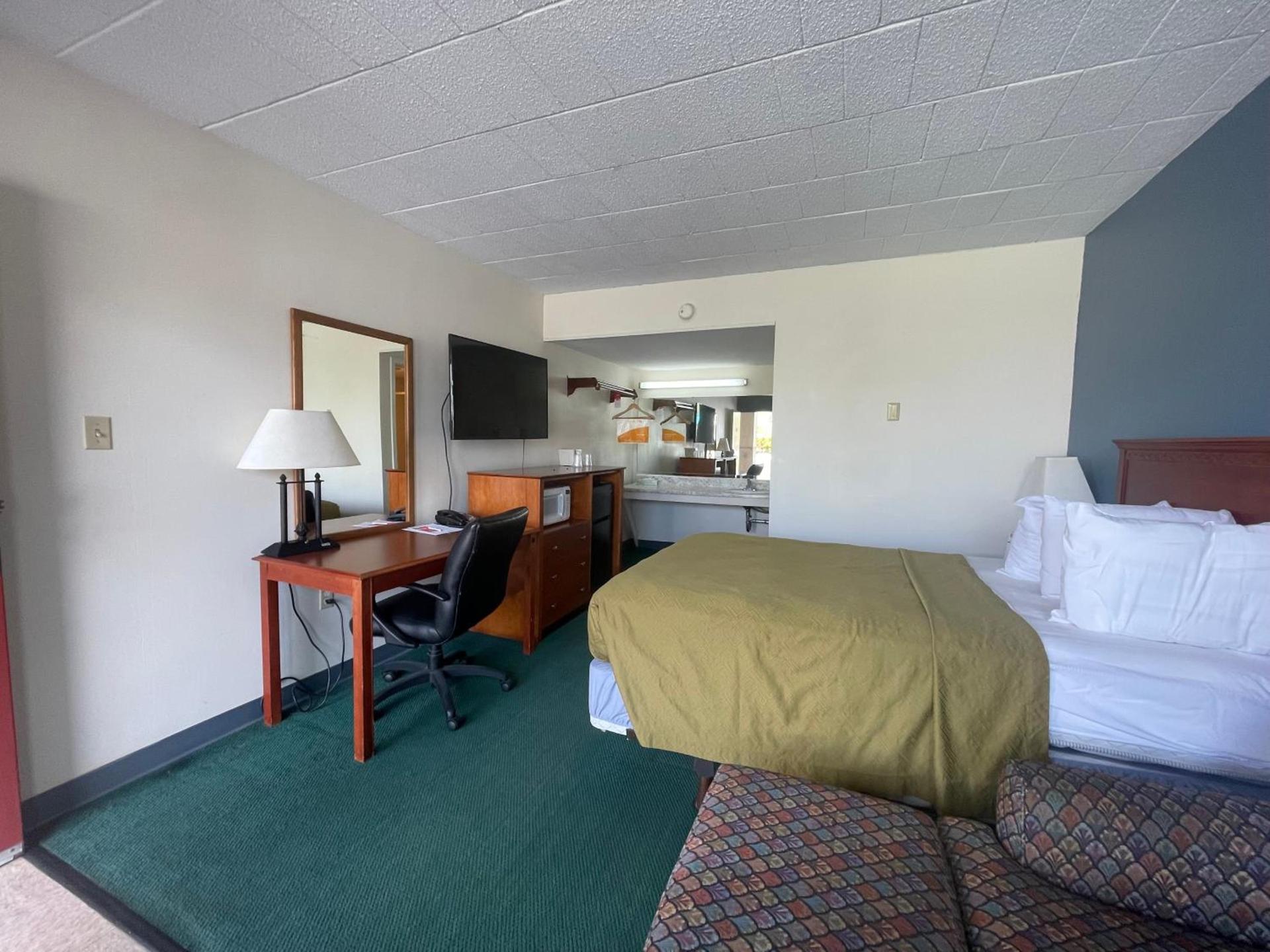 Horseshoe Curve Lodge photo 18