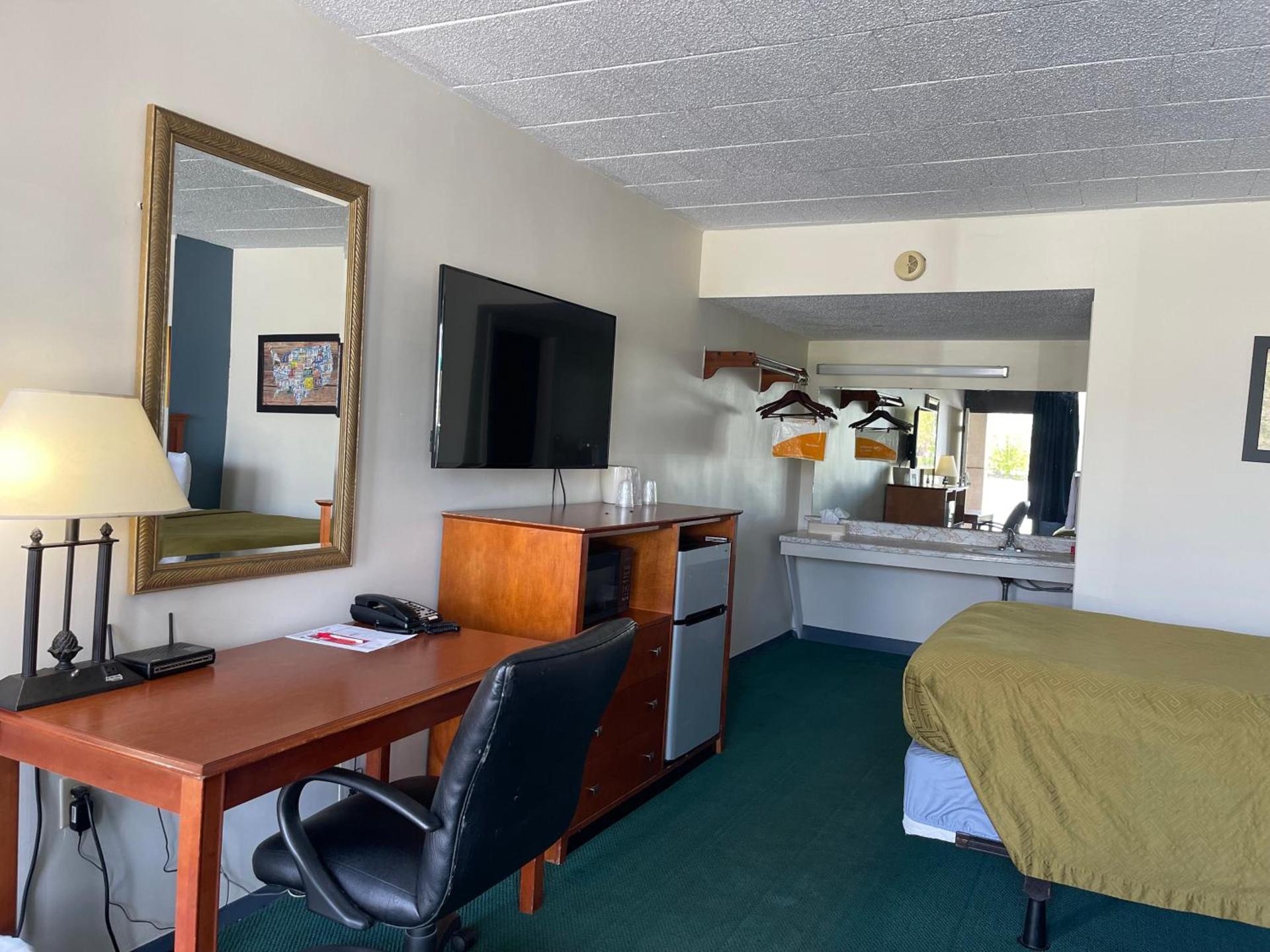 Horseshoe Curve Lodge photo 17