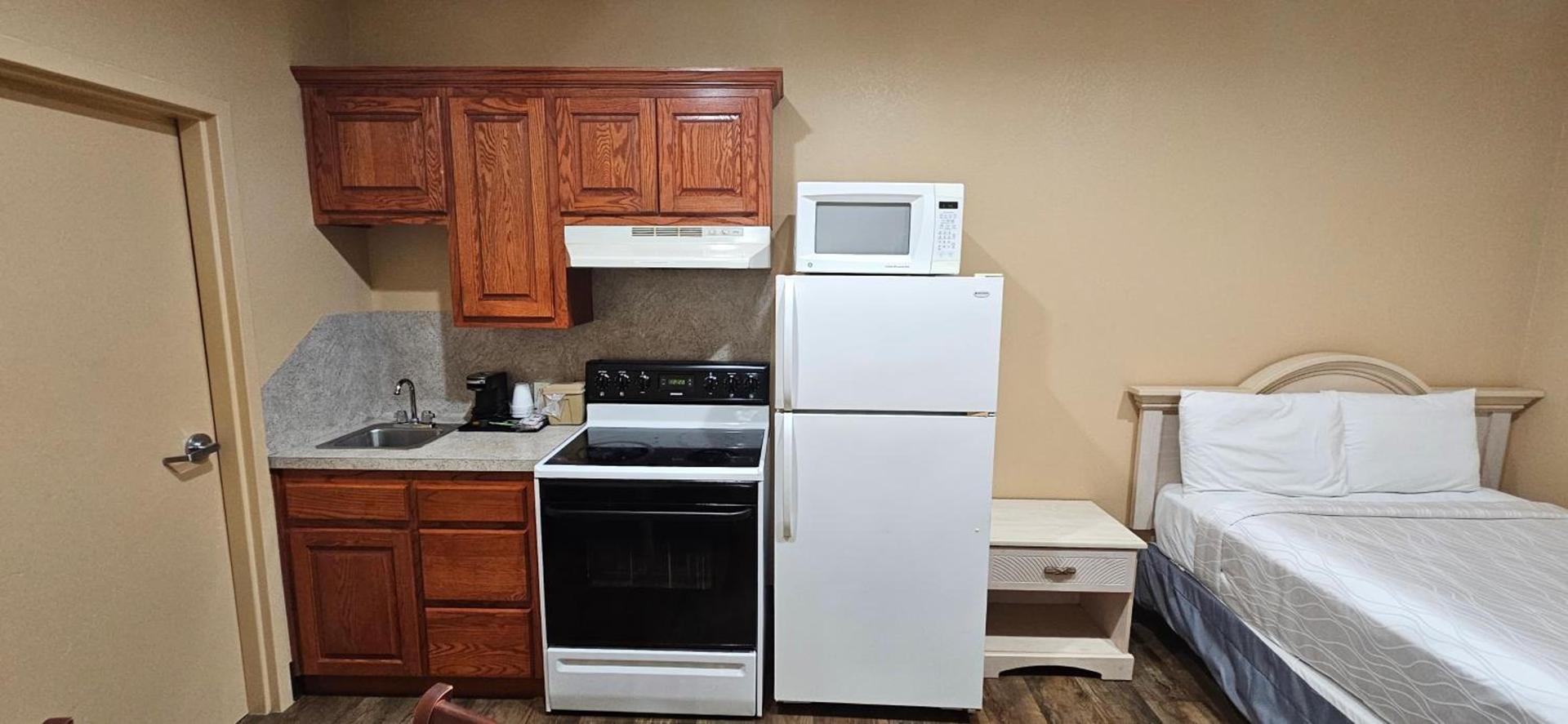 Weston Inn & Suites photo 39