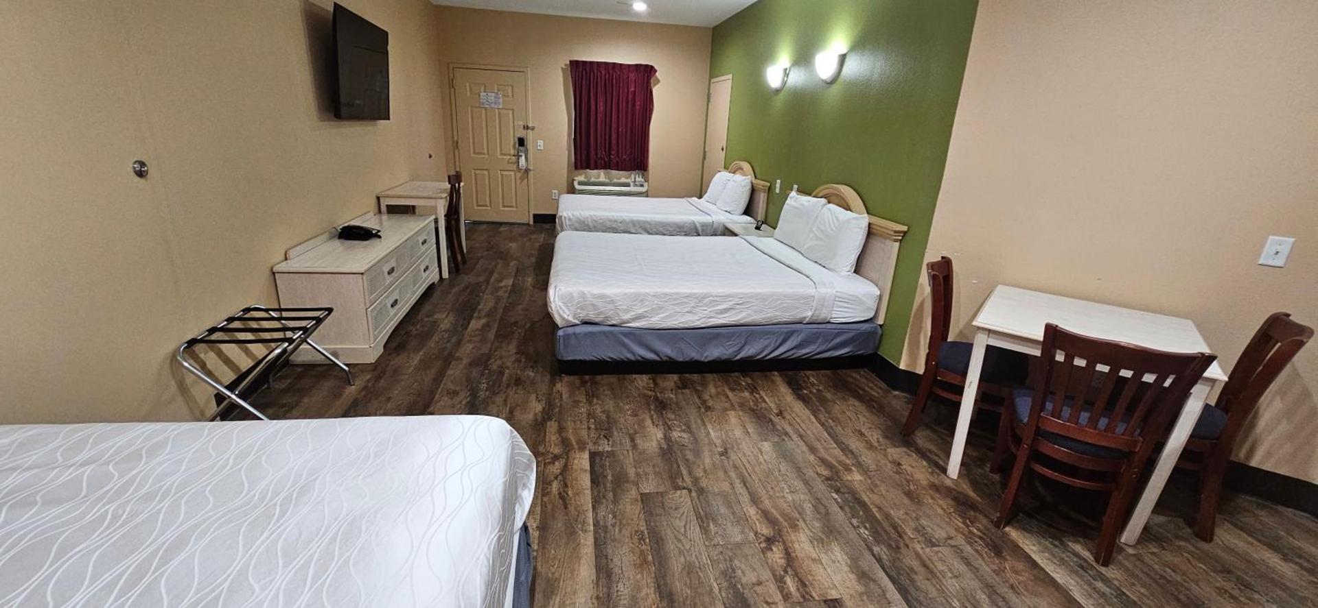Weston Inn & Suites photo 42