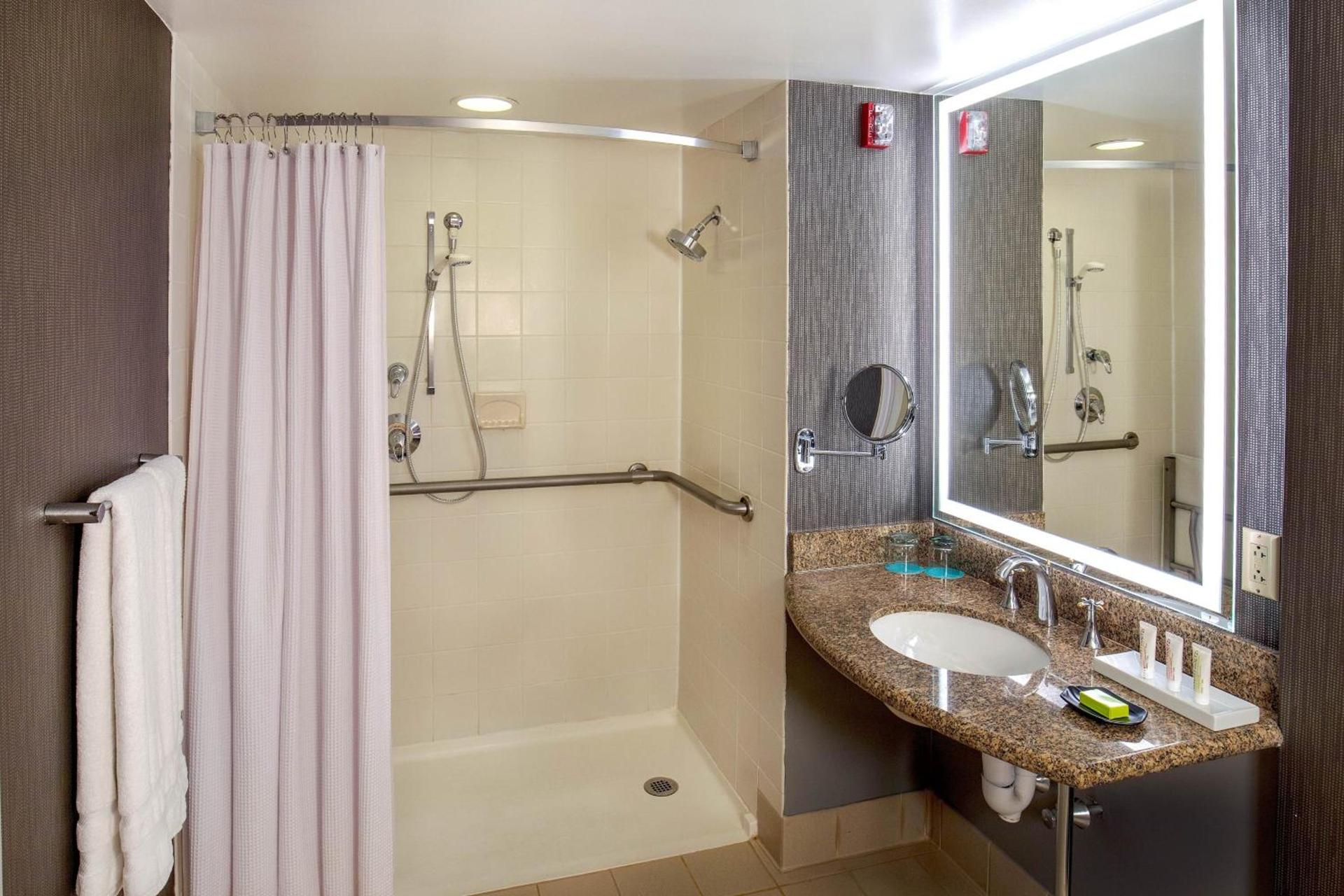 Le Meridien Boston Cambridge photo 10