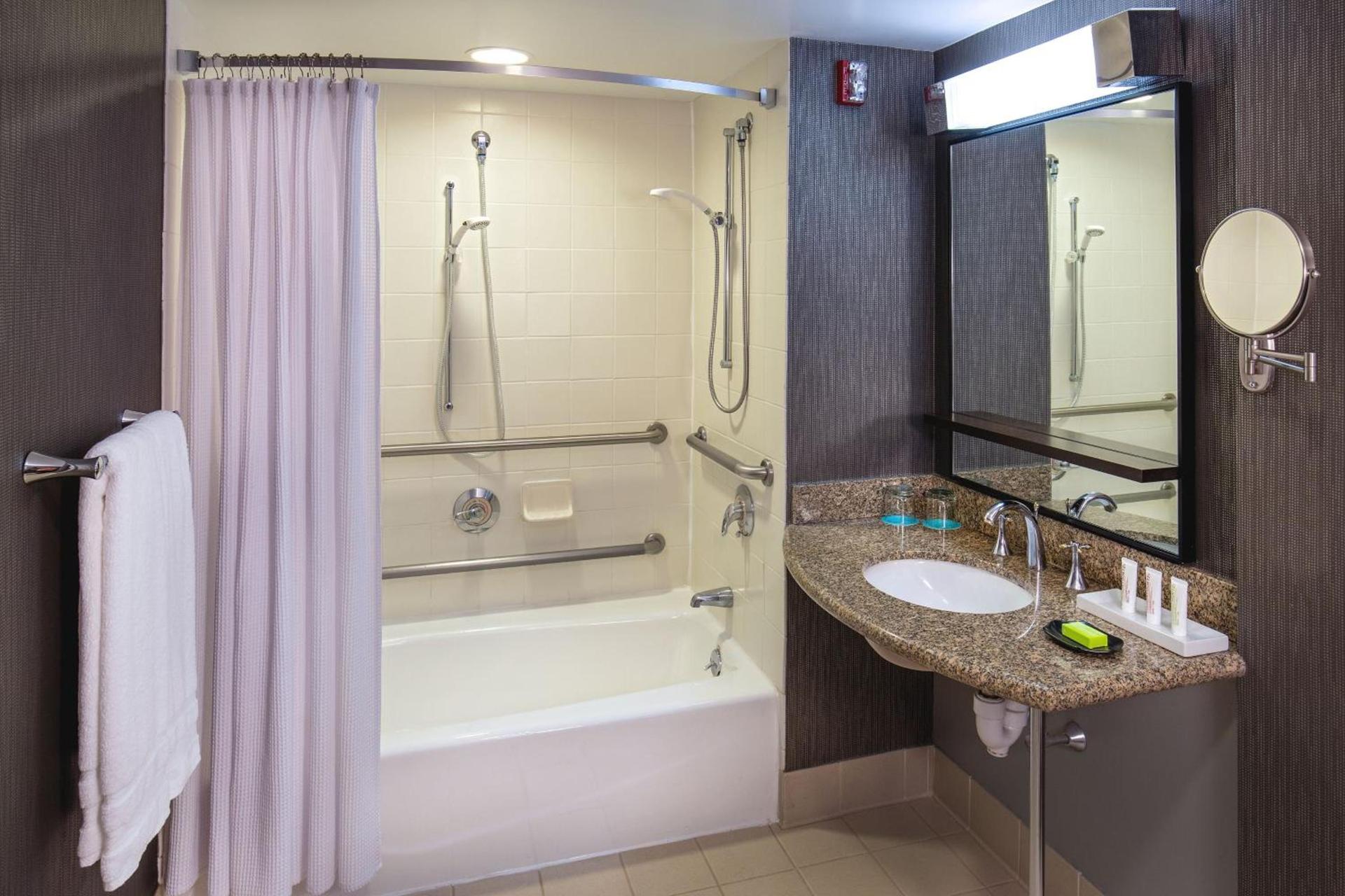 Le Meridien Boston Cambridge photo 11